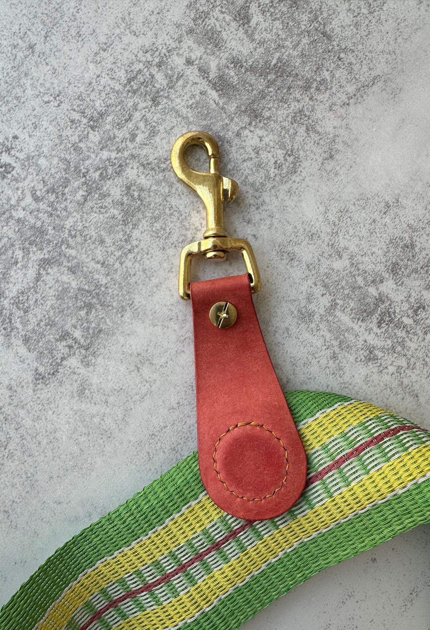 Porte-chapeaux magnétiques en cuir