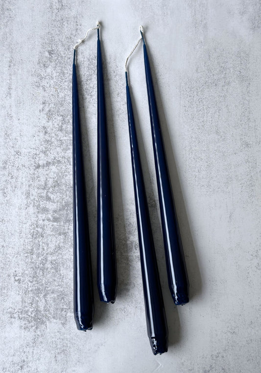 Set mit vier lackierten Stabkerzen der Royal Navy