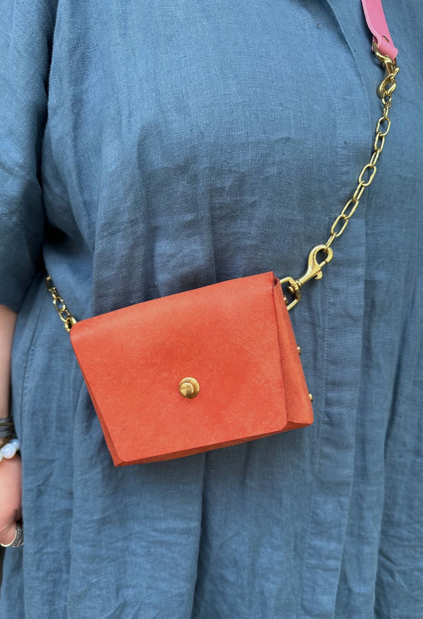 Roxi Schulter-/Gürteltaschen aus Leder mit Kettengliedern