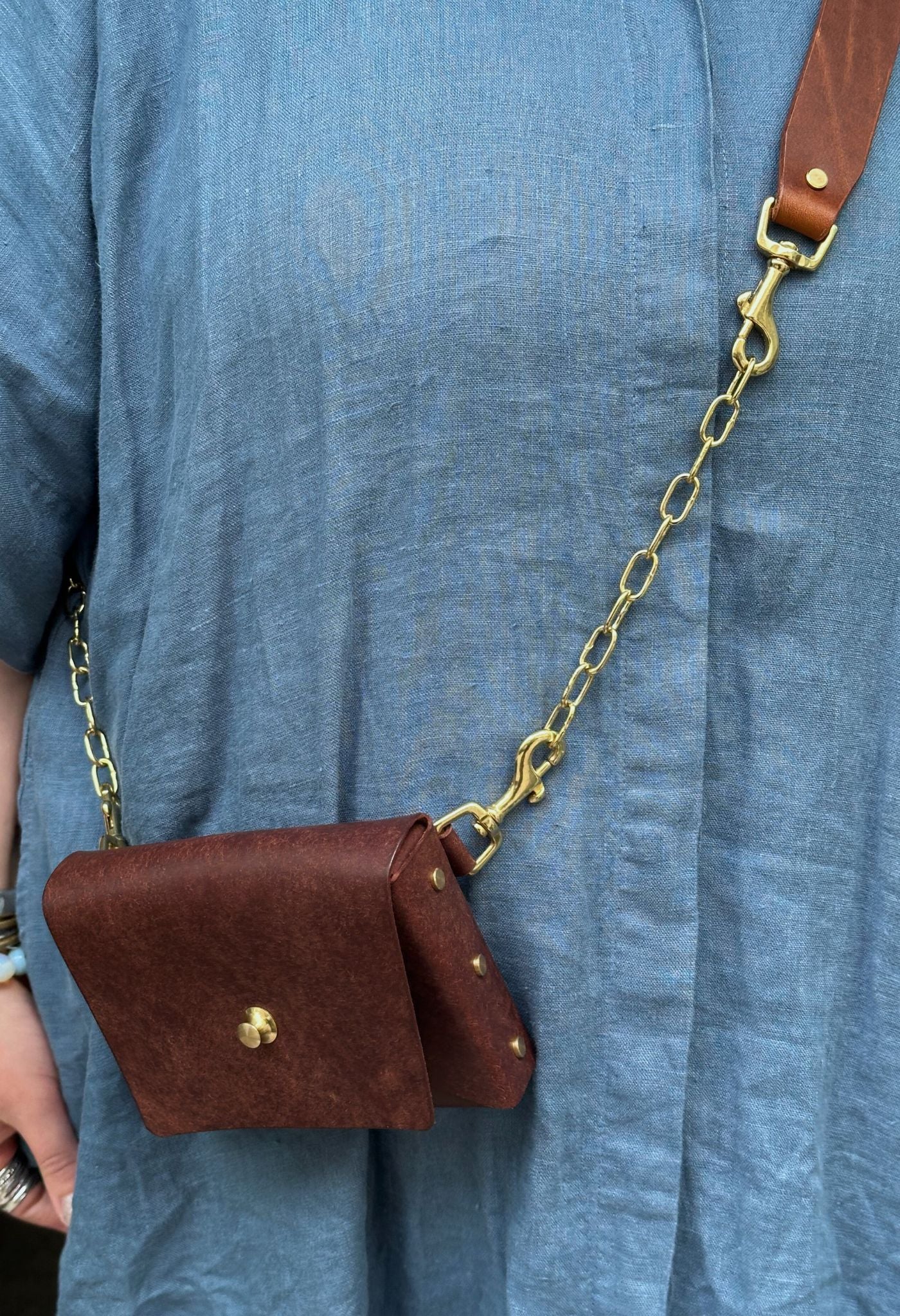 Roxi Schulter-/Gürteltaschen aus Leder mit Kettengliedern
