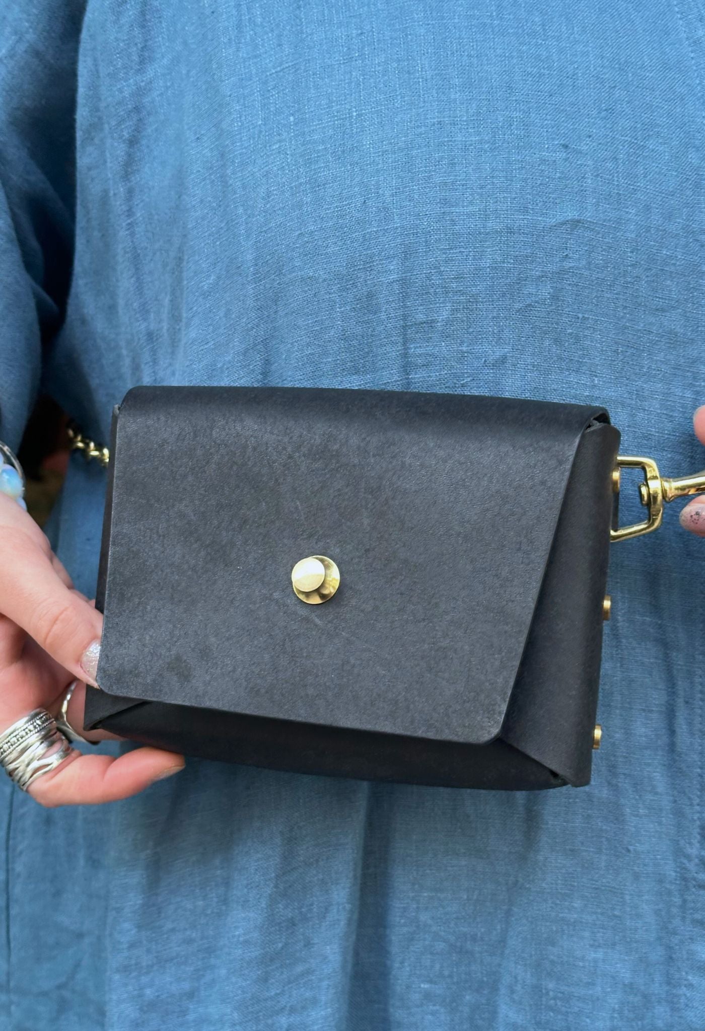 Roxi Schulter-/Gürteltaschen aus Leder mit Kettengliedern