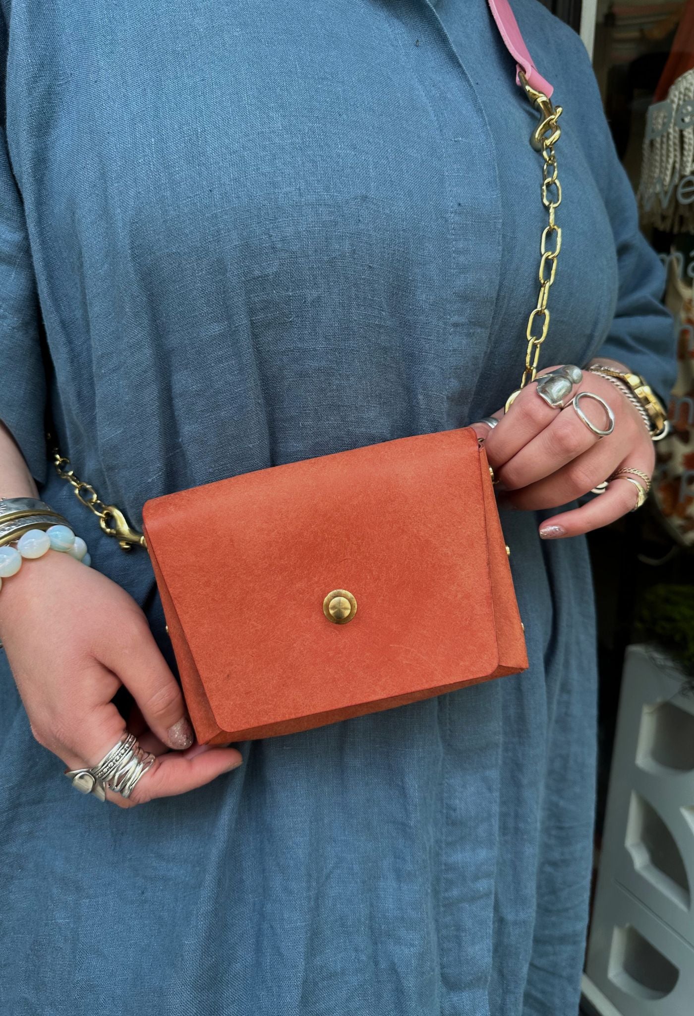 Roxi Schulter-/Gürteltaschen aus Leder mit Kettengliedern