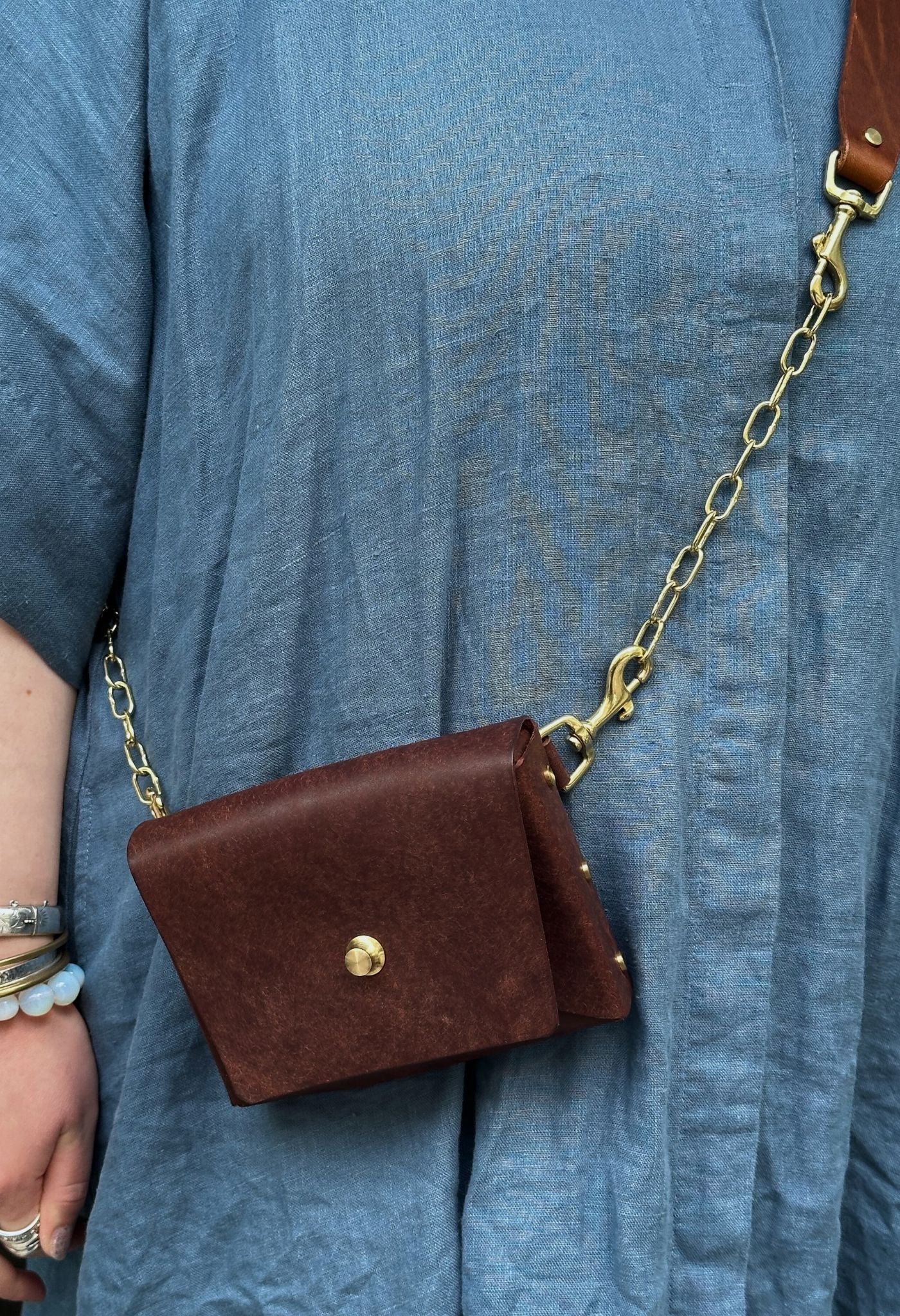 Roxi Schulter-/Gürteltaschen aus Leder mit Kettengliedern