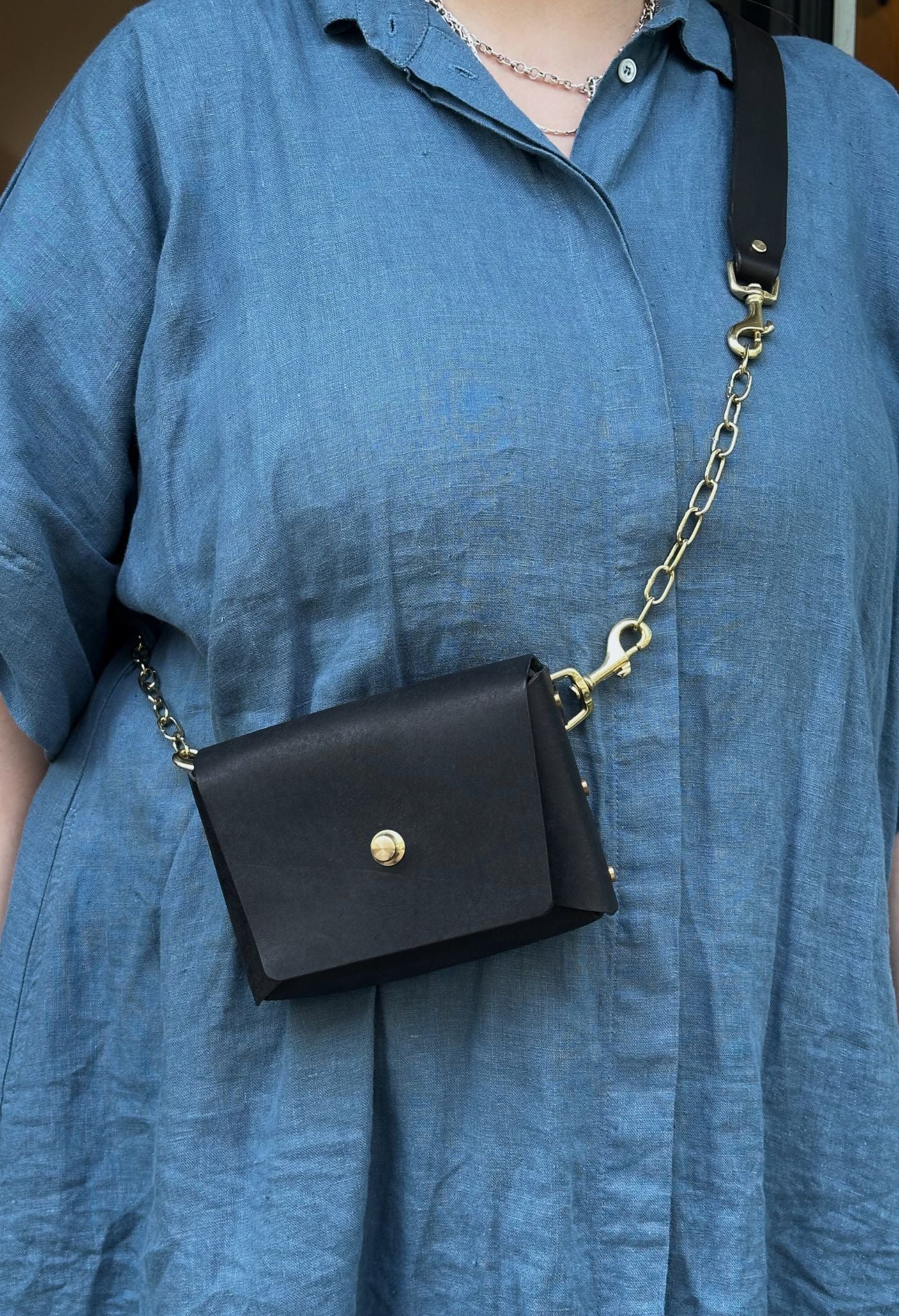 Roxi Schulter-/Gürteltaschen aus Leder mit Kettengliedern