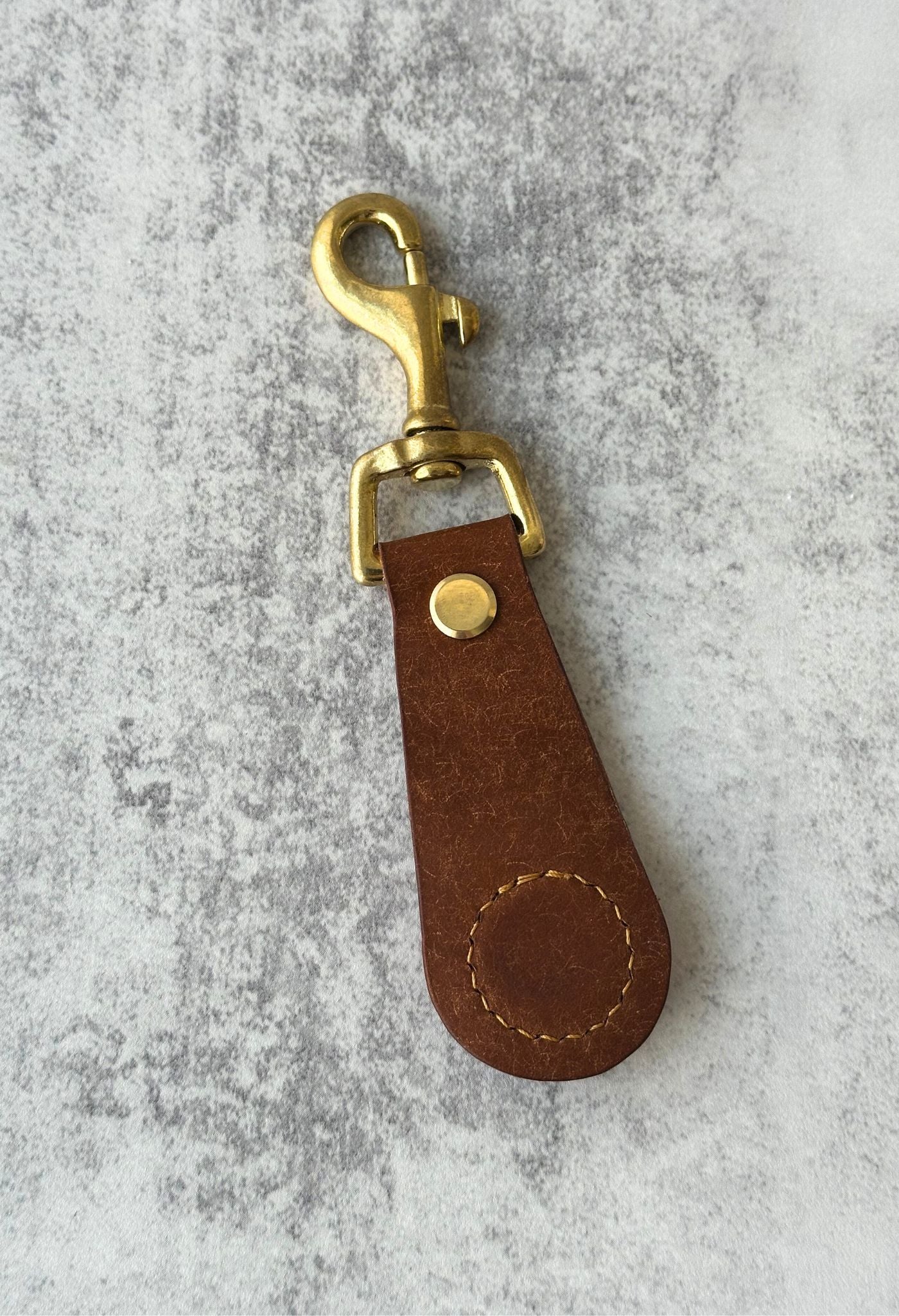 Porte-chapeaux magnétiques en cuir