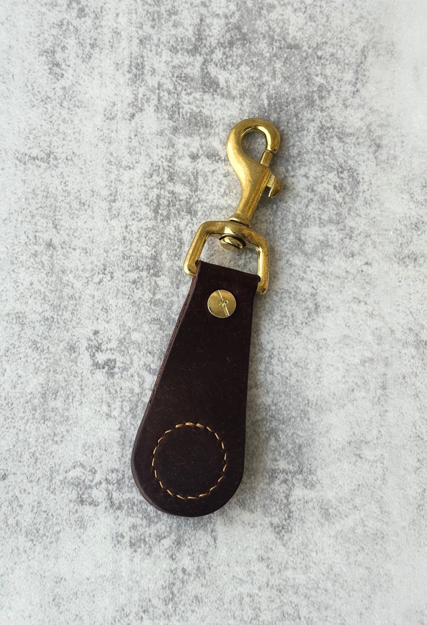 Porte-chapeaux magnétiques en cuir