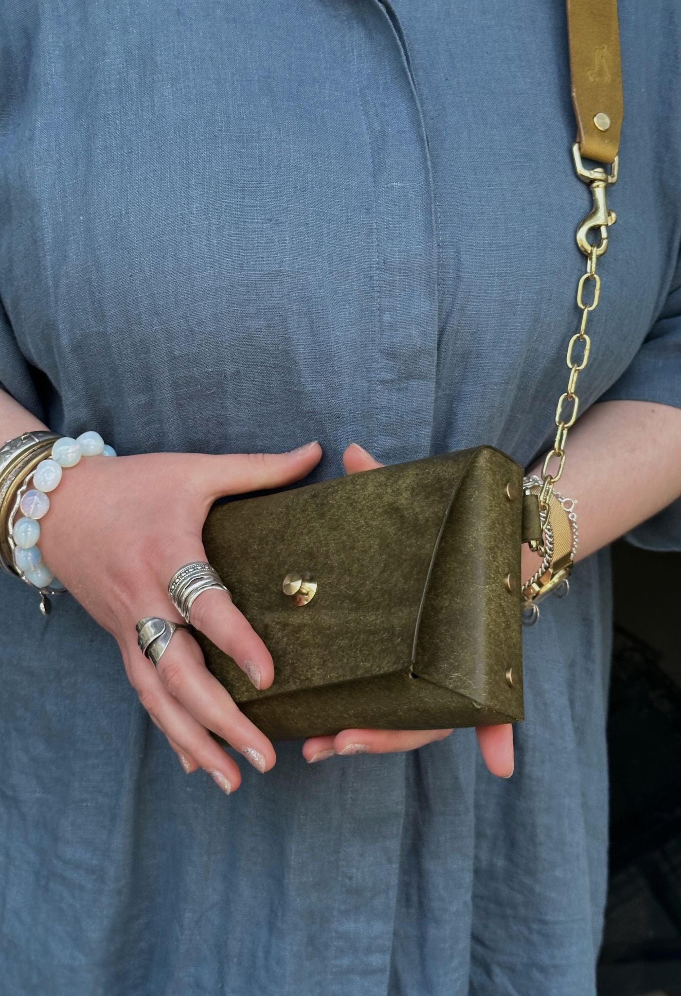 Roxi Schulter-/Gürteltaschen aus Leder mit Kettengliedern