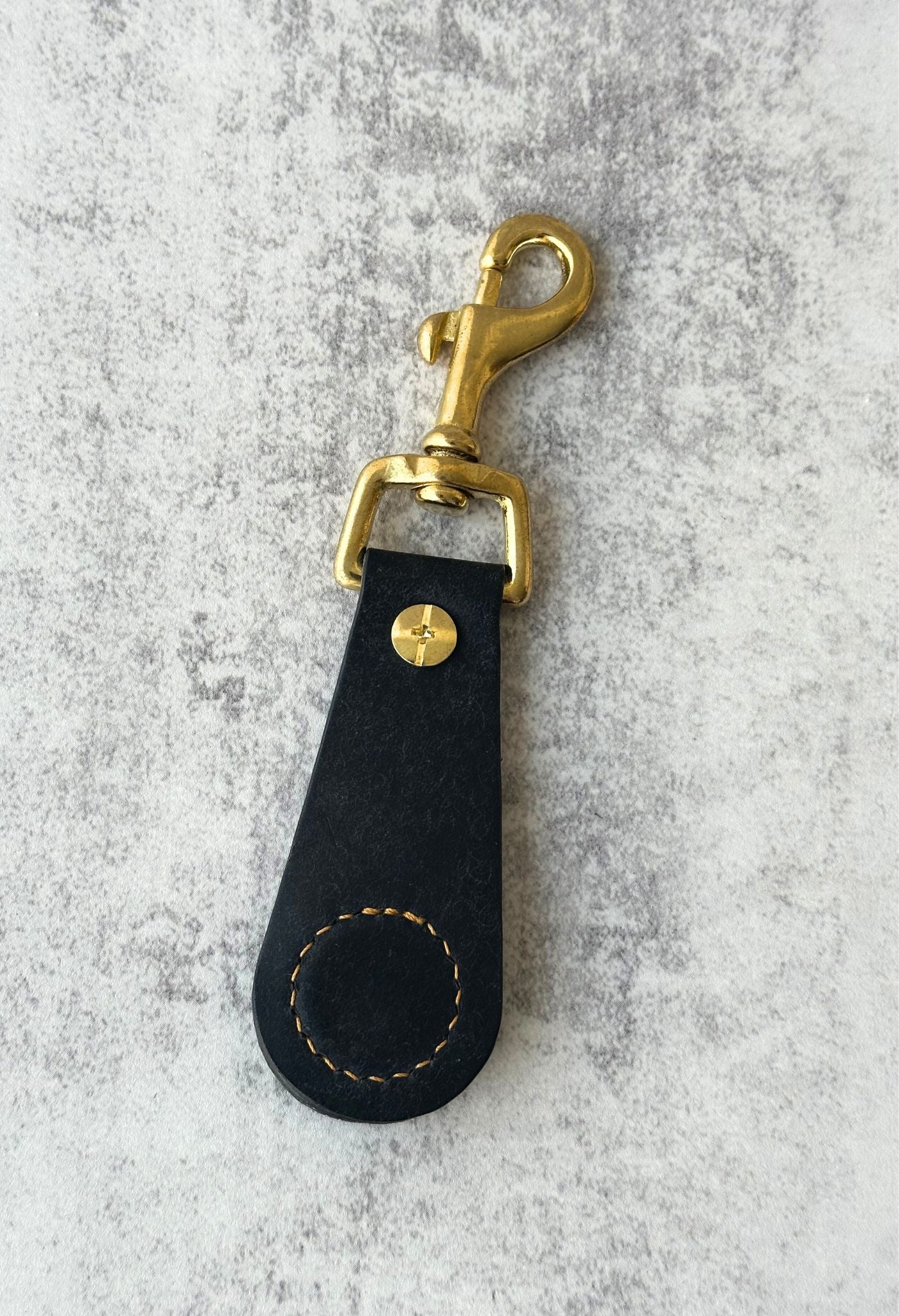 Porte-chapeaux magnétiques en cuir