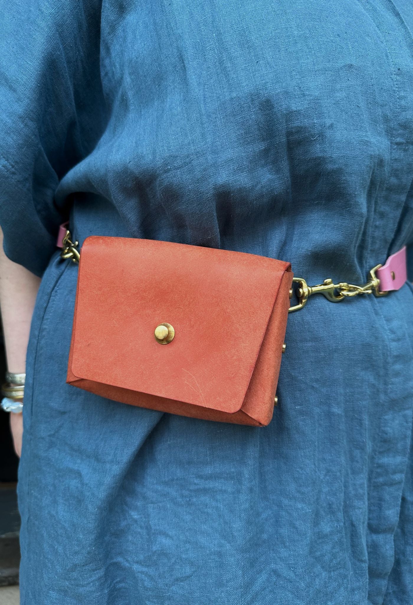 Roxi Schulter-/Gürteltaschen aus Leder mit Kettengliedern