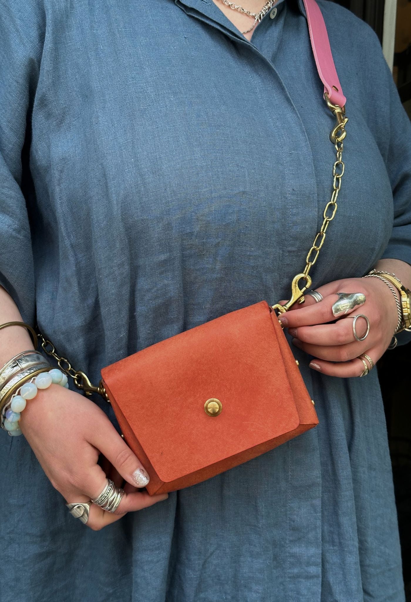 Roxi Schulter-/Gürteltaschen aus Leder mit Kettengliedern