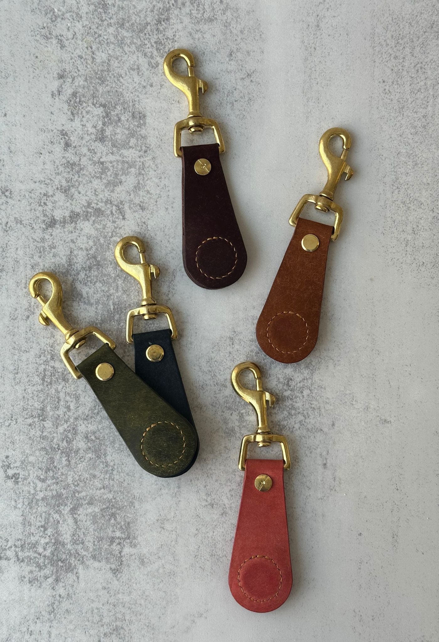 Porte-chapeaux magnétiques en cuir