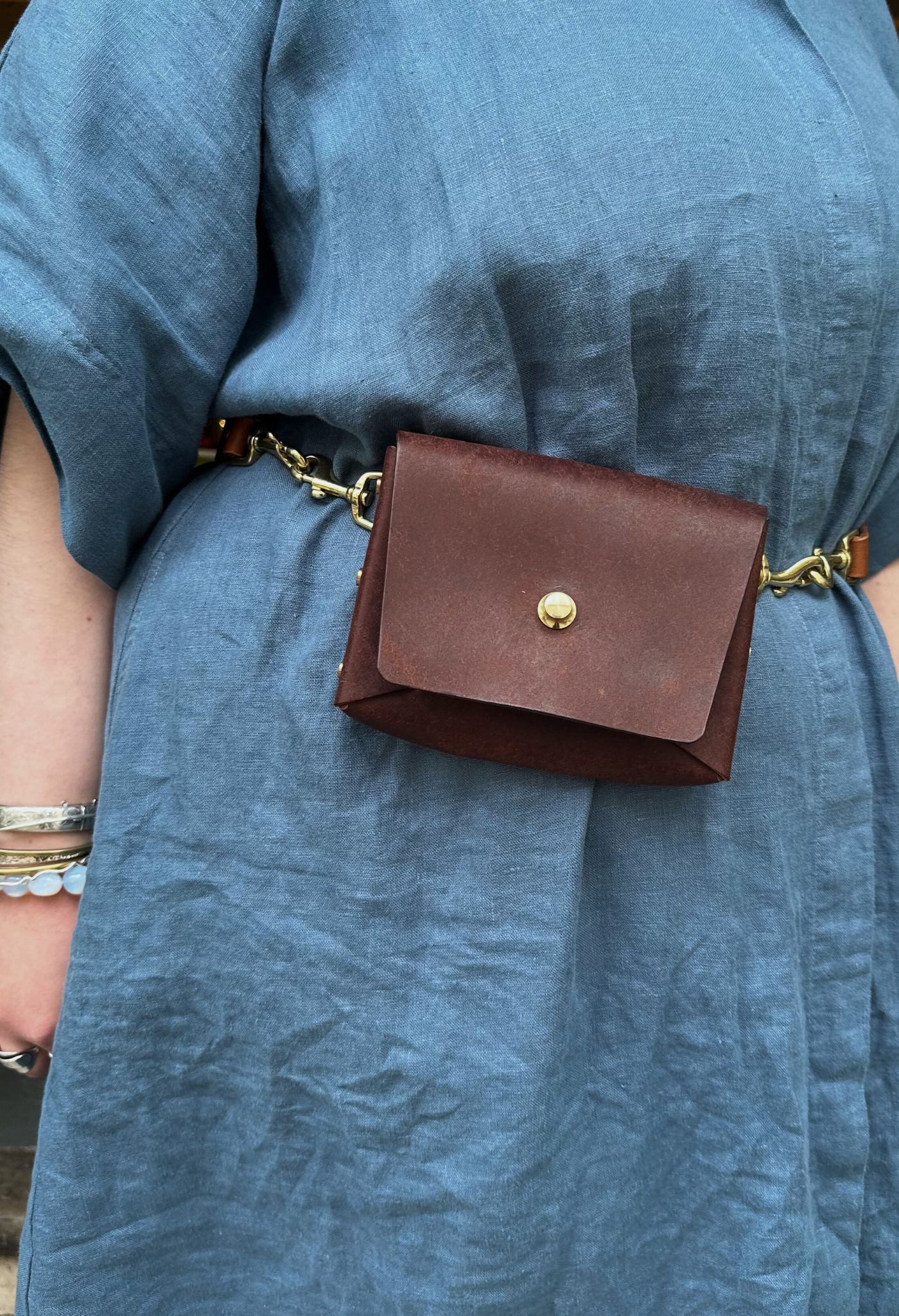 Roxi Schulter-/Gürteltaschen aus Leder mit Kettengliedern