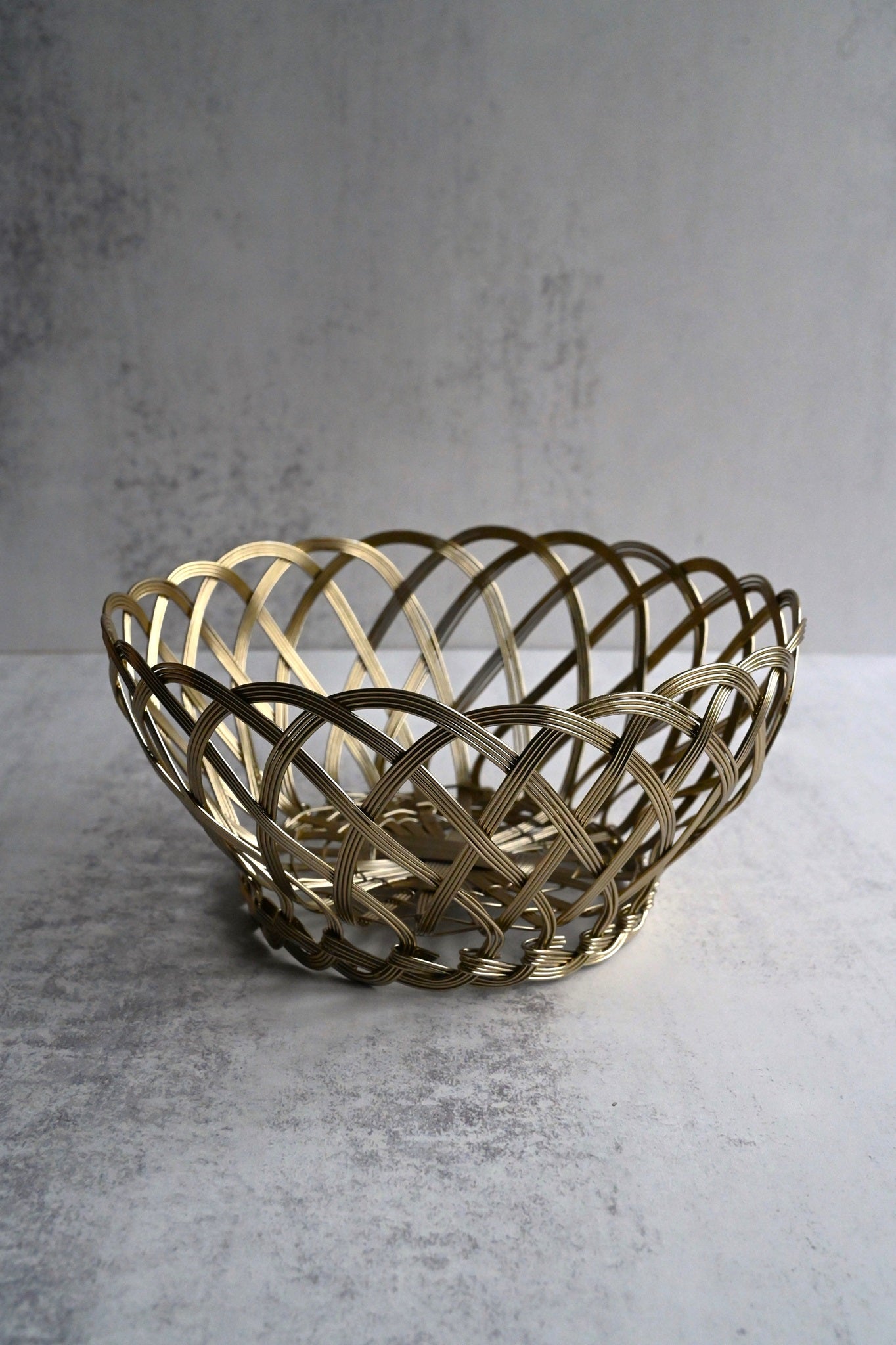 Round Gold Wire Looped Baskets