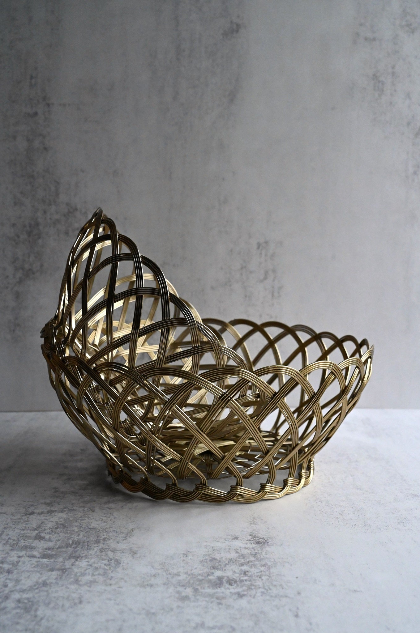 Round Gold Wire Looped Baskets