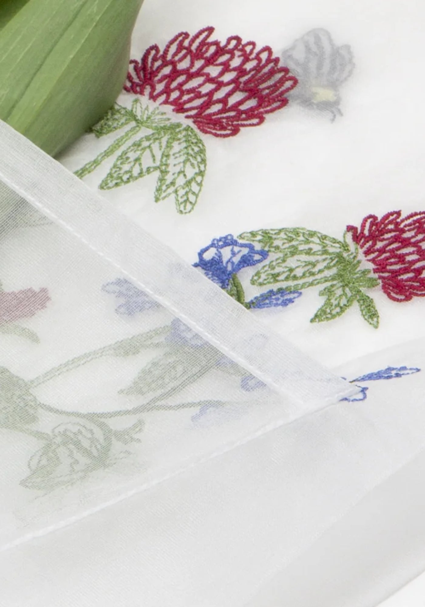 Rote Organza-Tragetasche mit Blumenstickerei