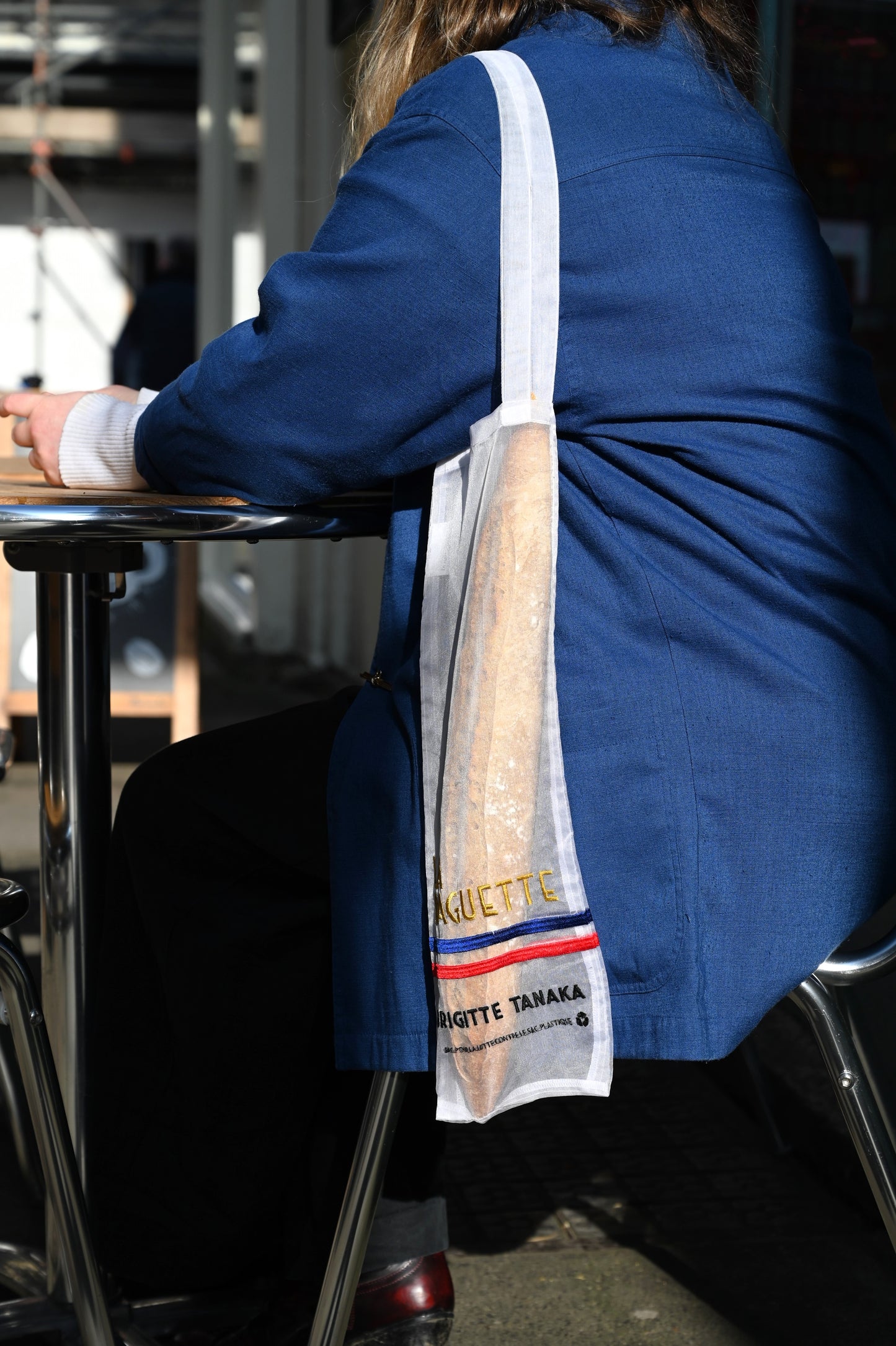 Tragetasche aus Organza mit Baguette-Stickerei