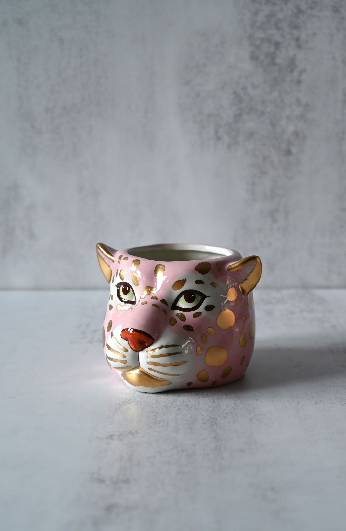 Kleiner Keramiktopf mit rosa Leopardenmuster