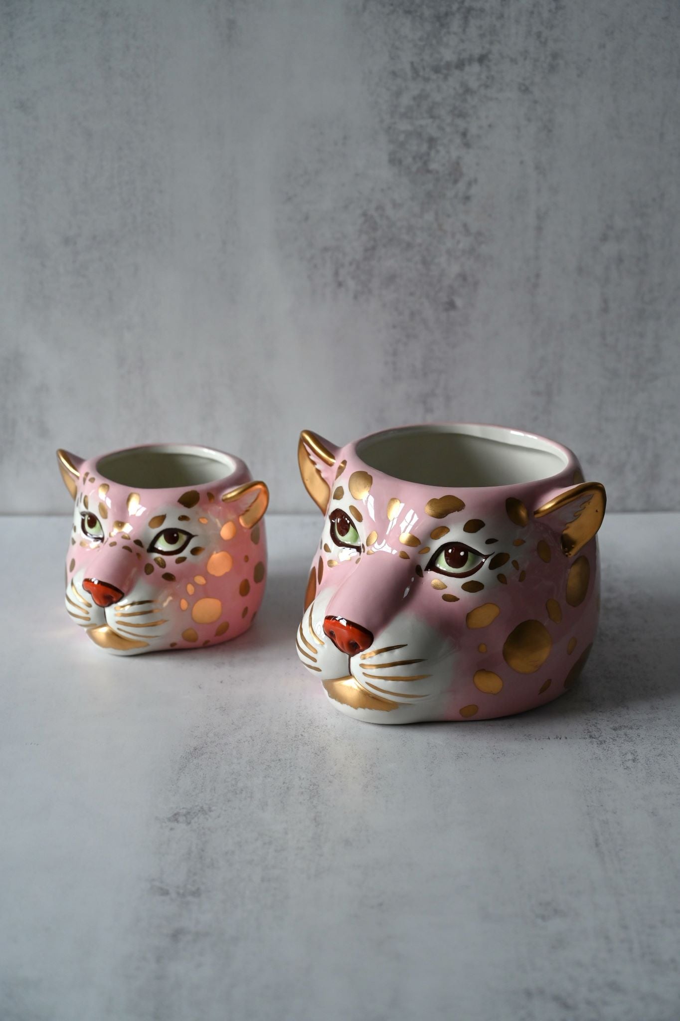 Großer Keramiktopf mit rosa Leopardenmuster