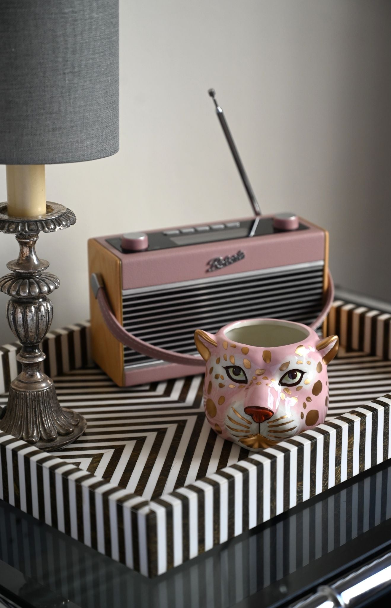 Kleiner Keramiktopf mit rosa Leopardenmuster