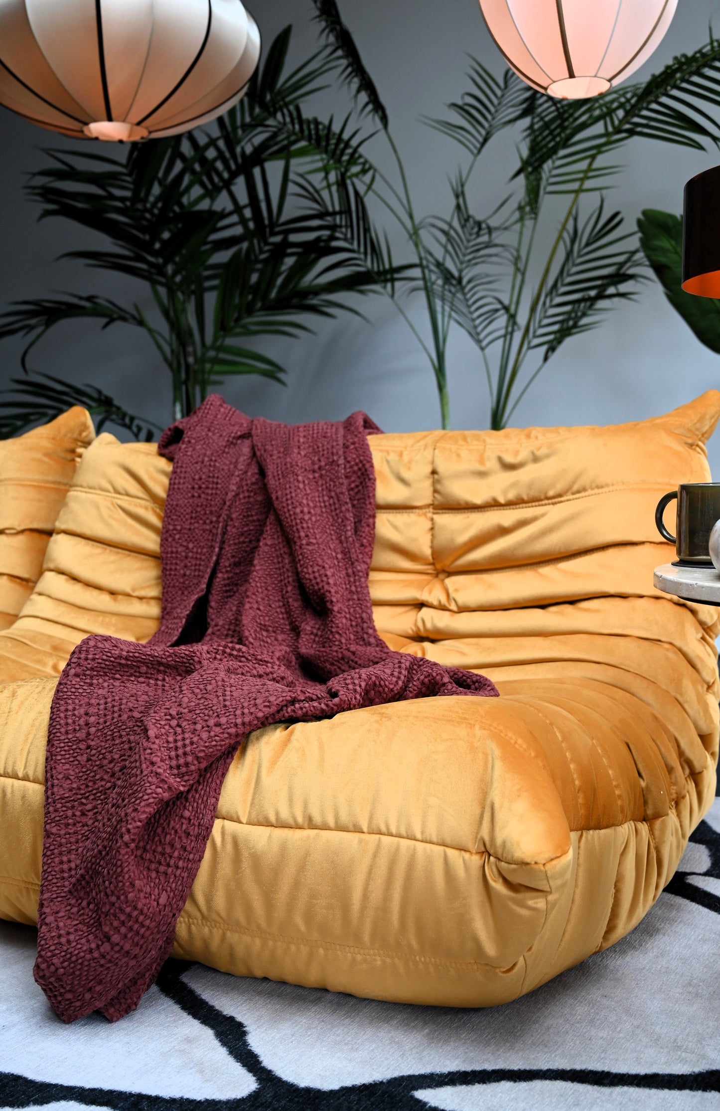 Kuscheliger Stonewashed-Überwurf – warme Farbkollektion