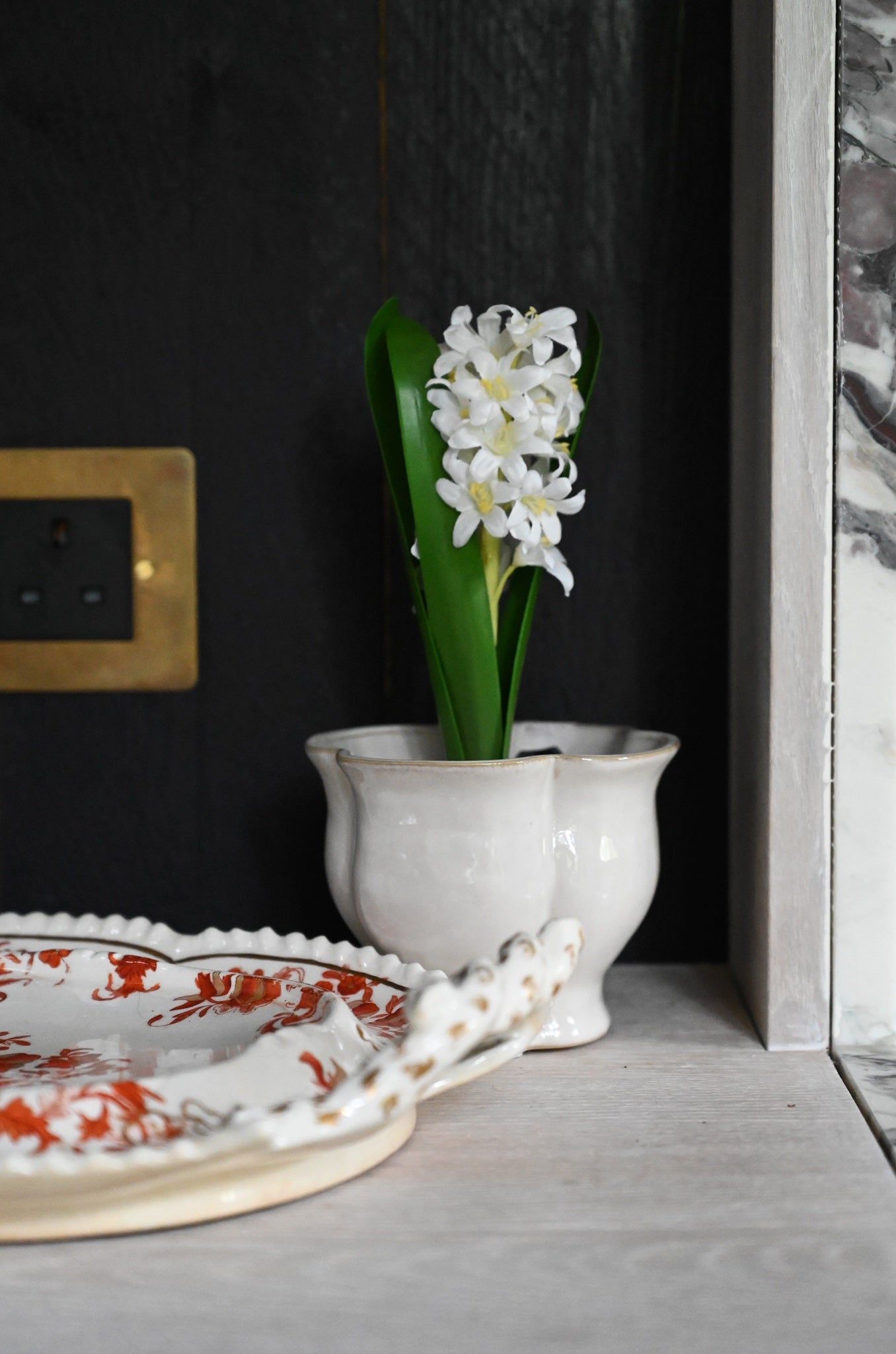 scalloped plant pot Small Aged White Ceramic Bell Pot