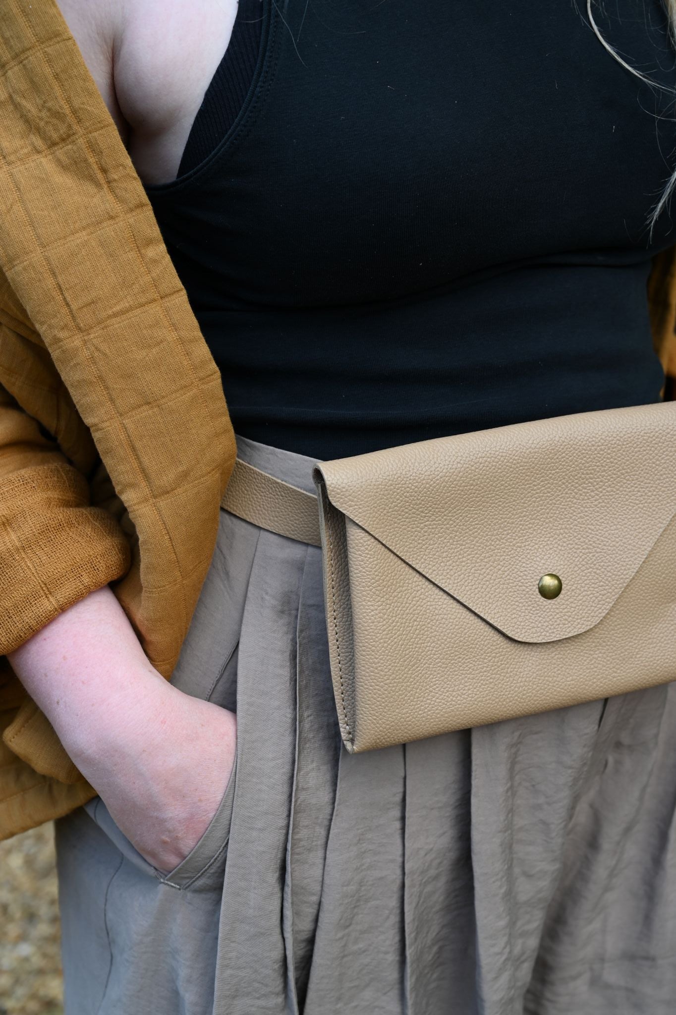 Sac ceinture en cuir beige Betty
