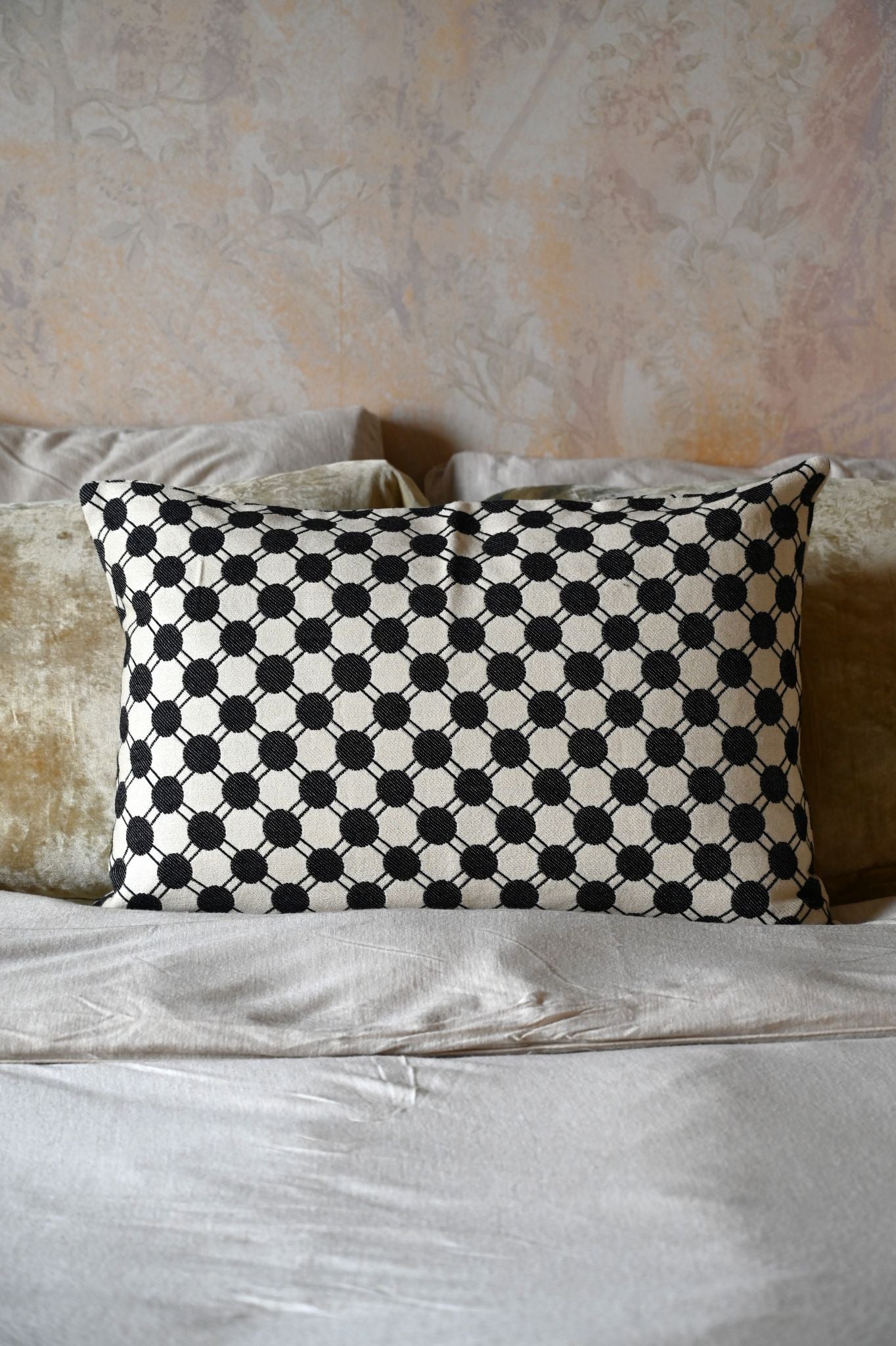 Monochrome Matsumoto Dot Cushion Collection
