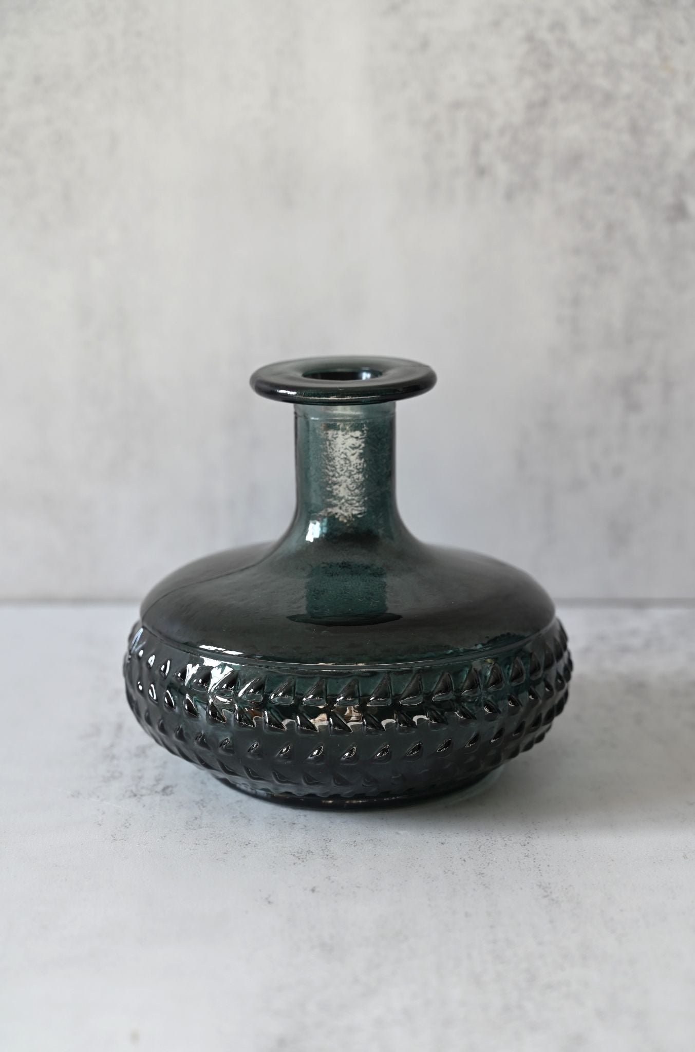 Strukturierte Vase aus Recyclingglas in Blau