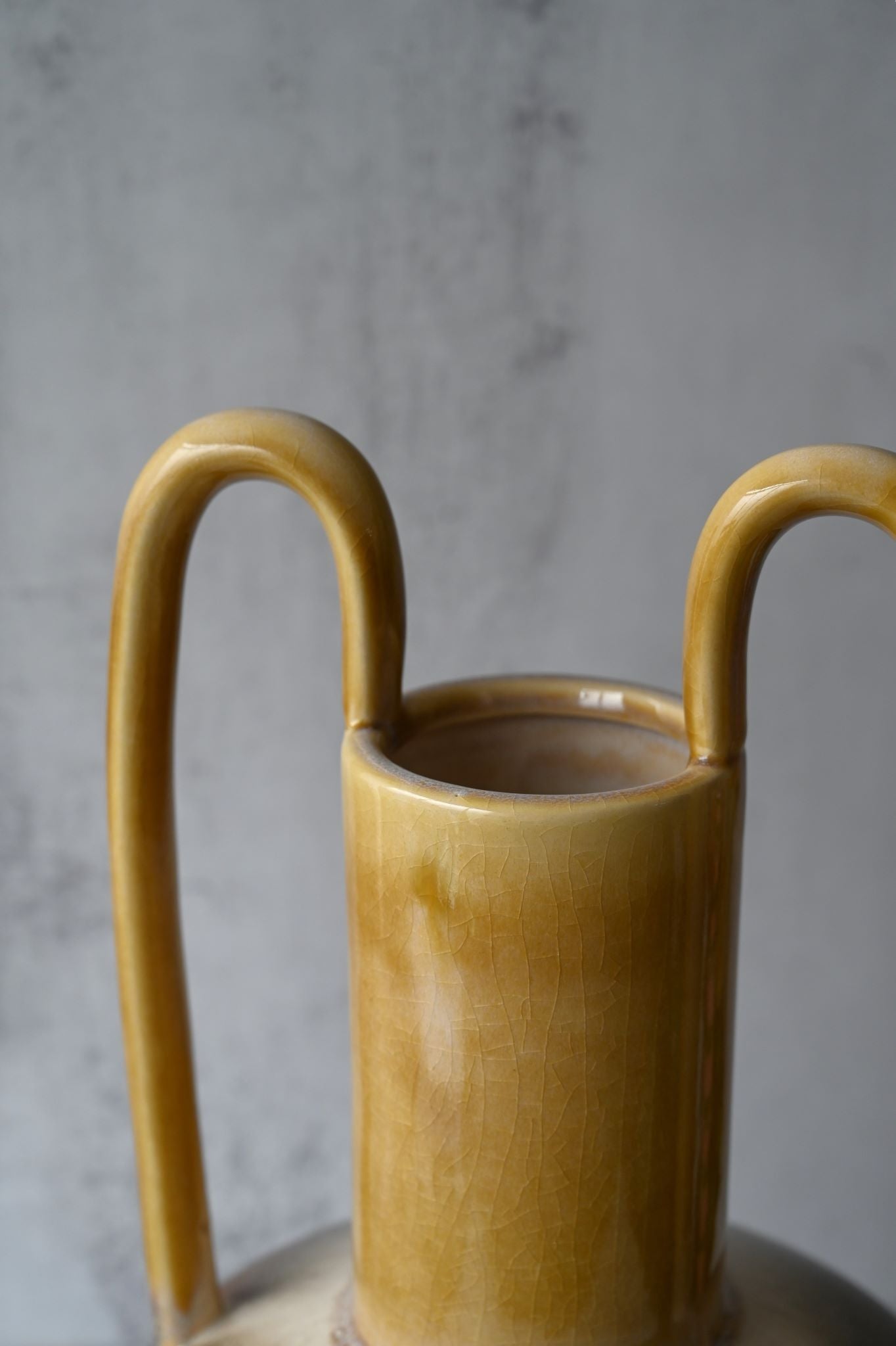 Vase en grès ombré jaune moutarde