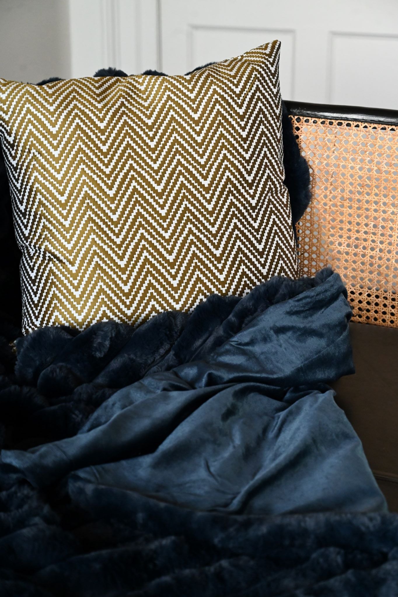 Navy Fluffy Ribbed Throw