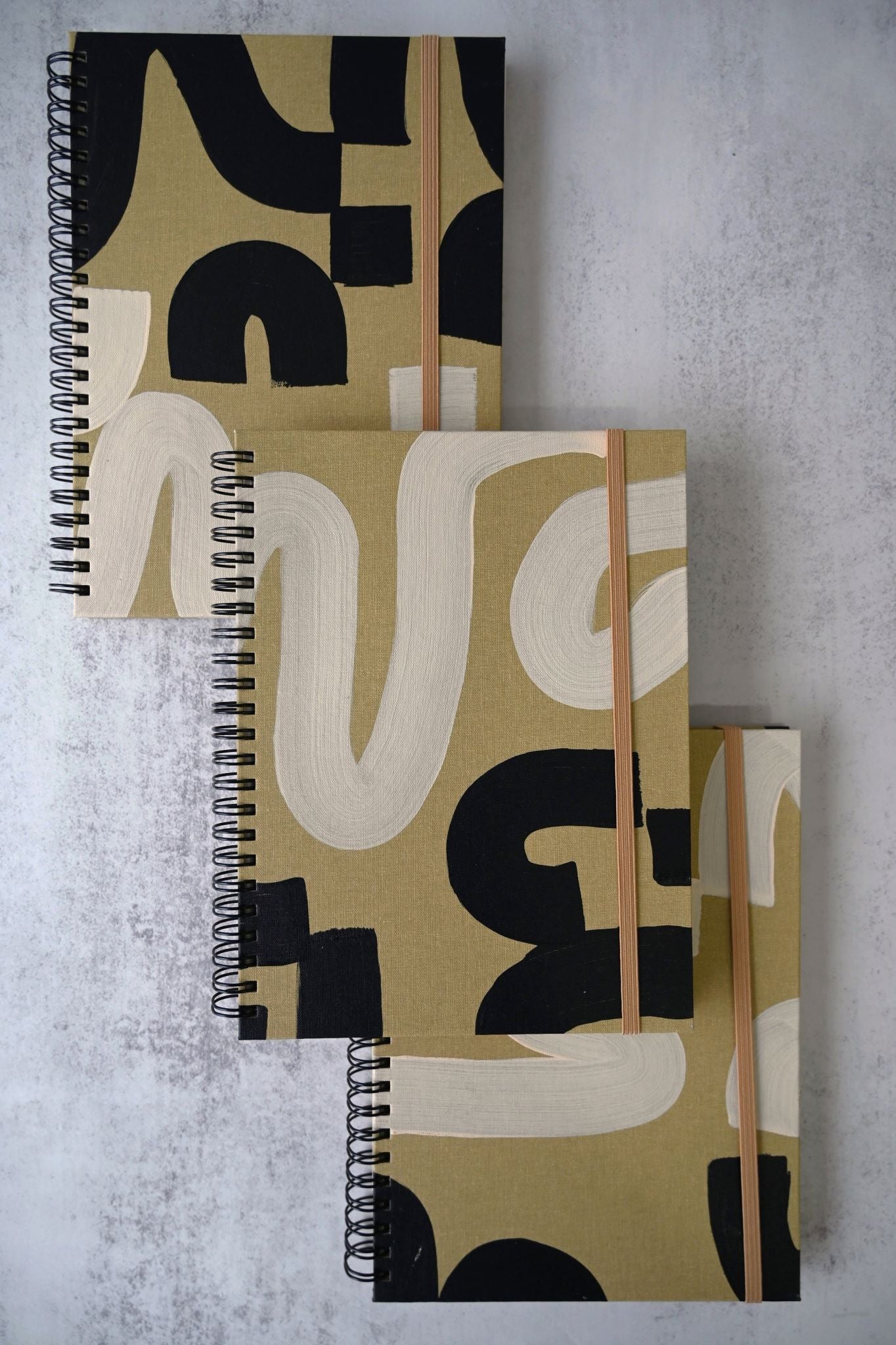 Handbemaltes Notizbuch im A5-Format in Schwarz und Hellbraun