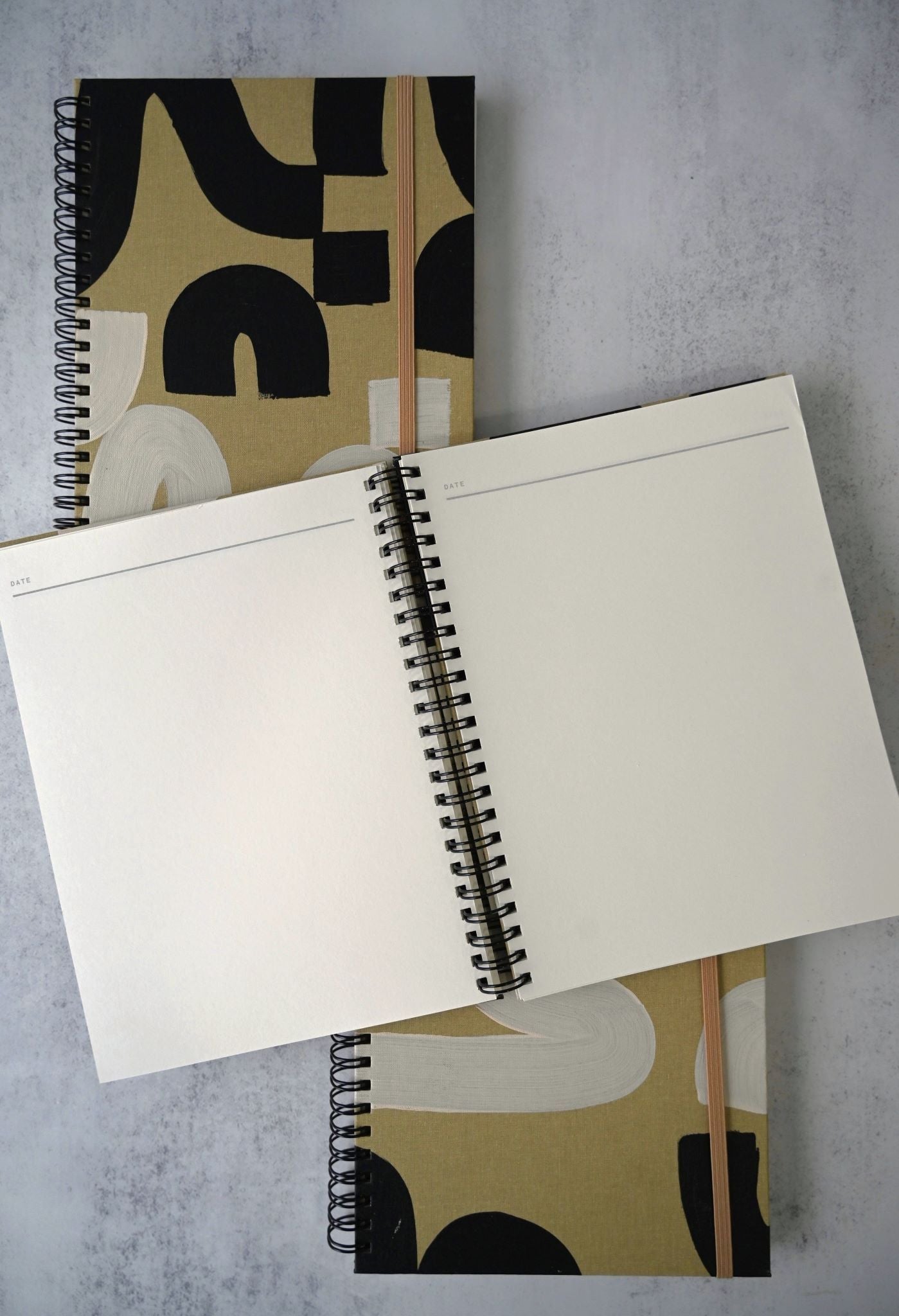 Handbemaltes Notizbuch im A5-Format in Schwarz und Hellbraun