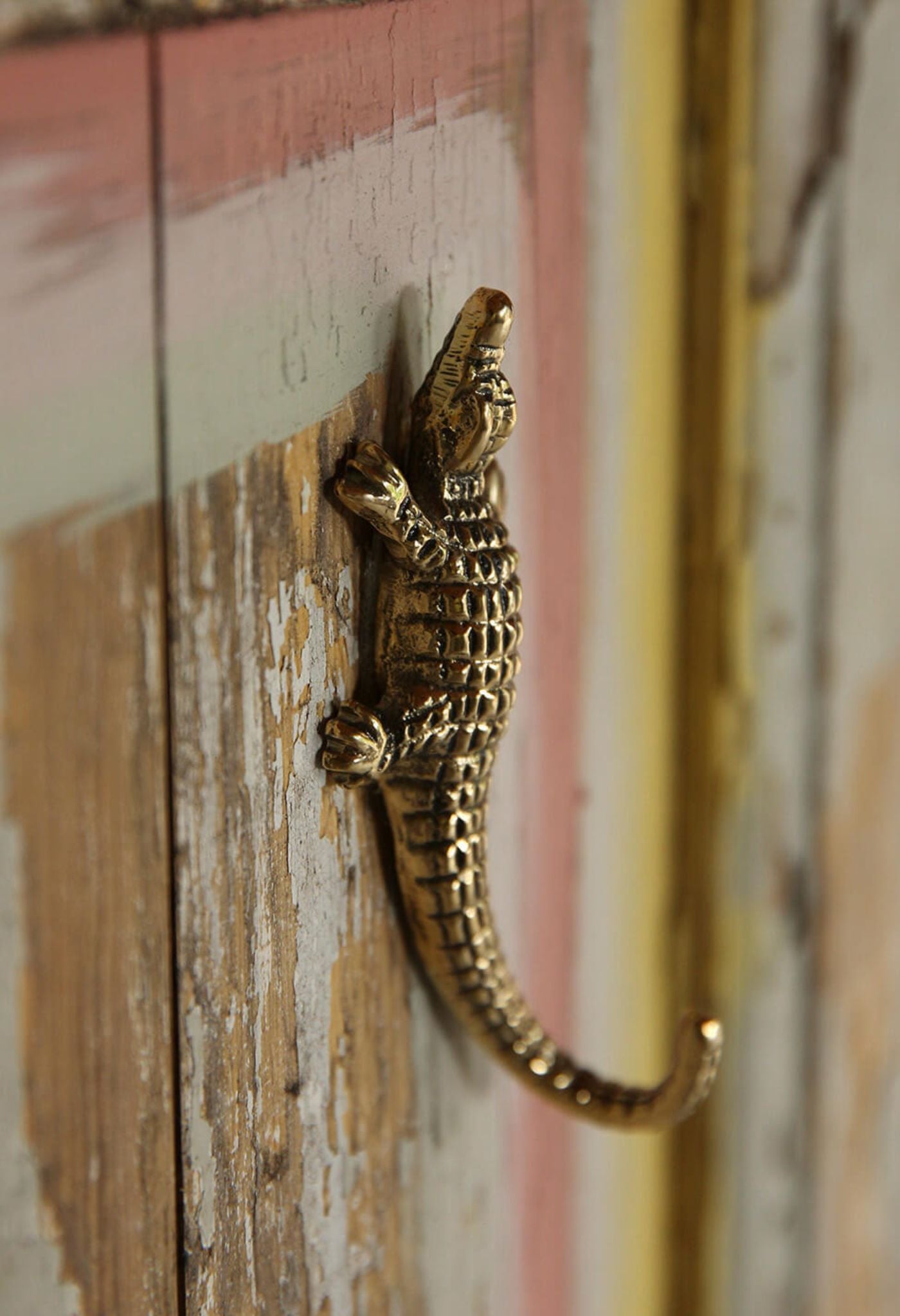 Petit crochet crocodile en laiton