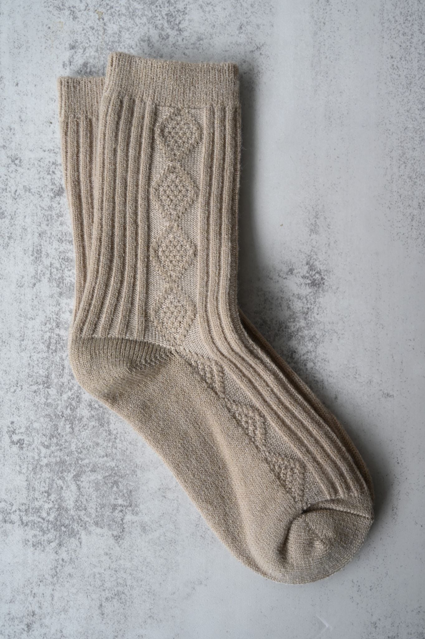 Chaussettes en cachemire à mailles torsadées et à losanges