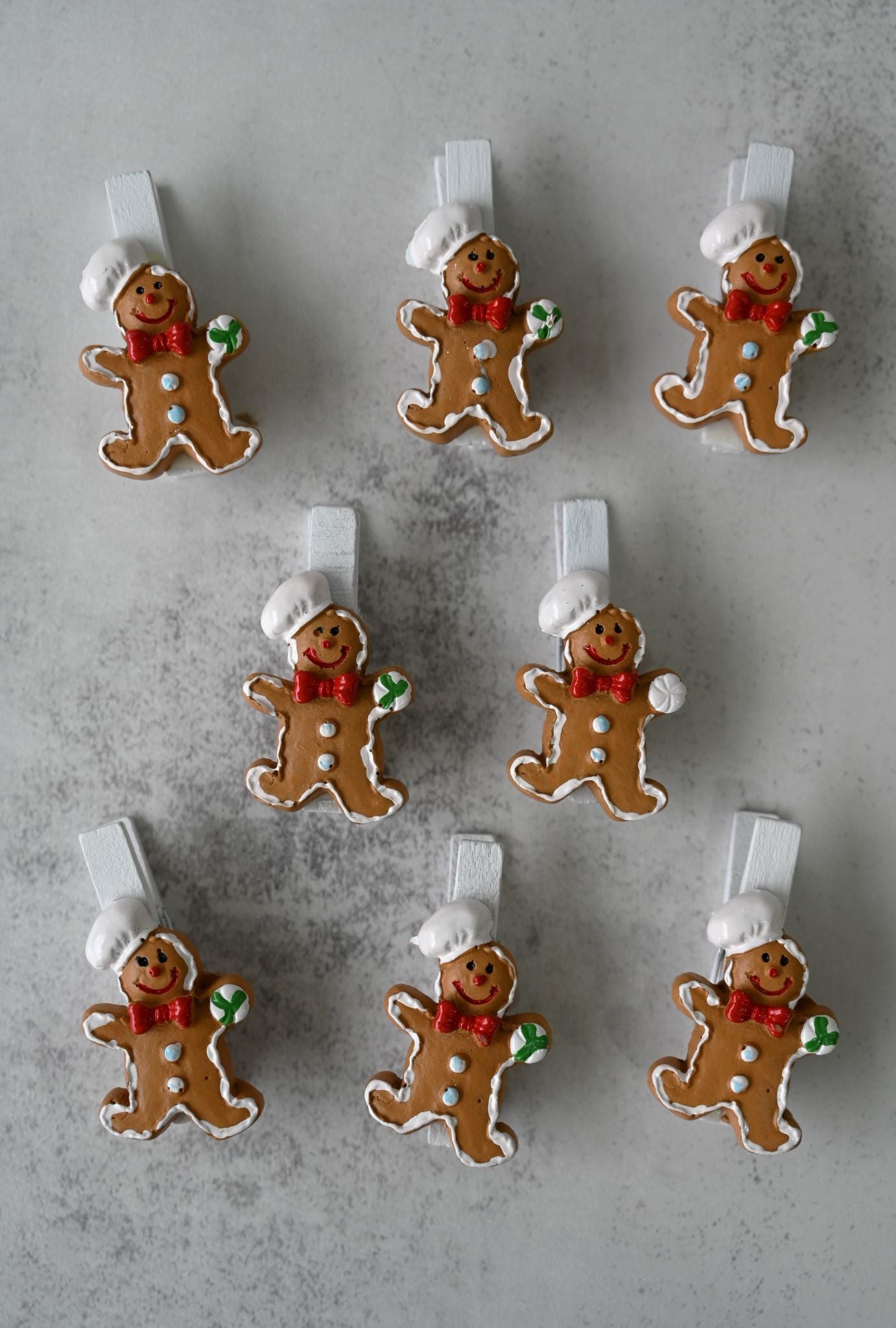 Lot de huit pinces à pain d'épices pour chef