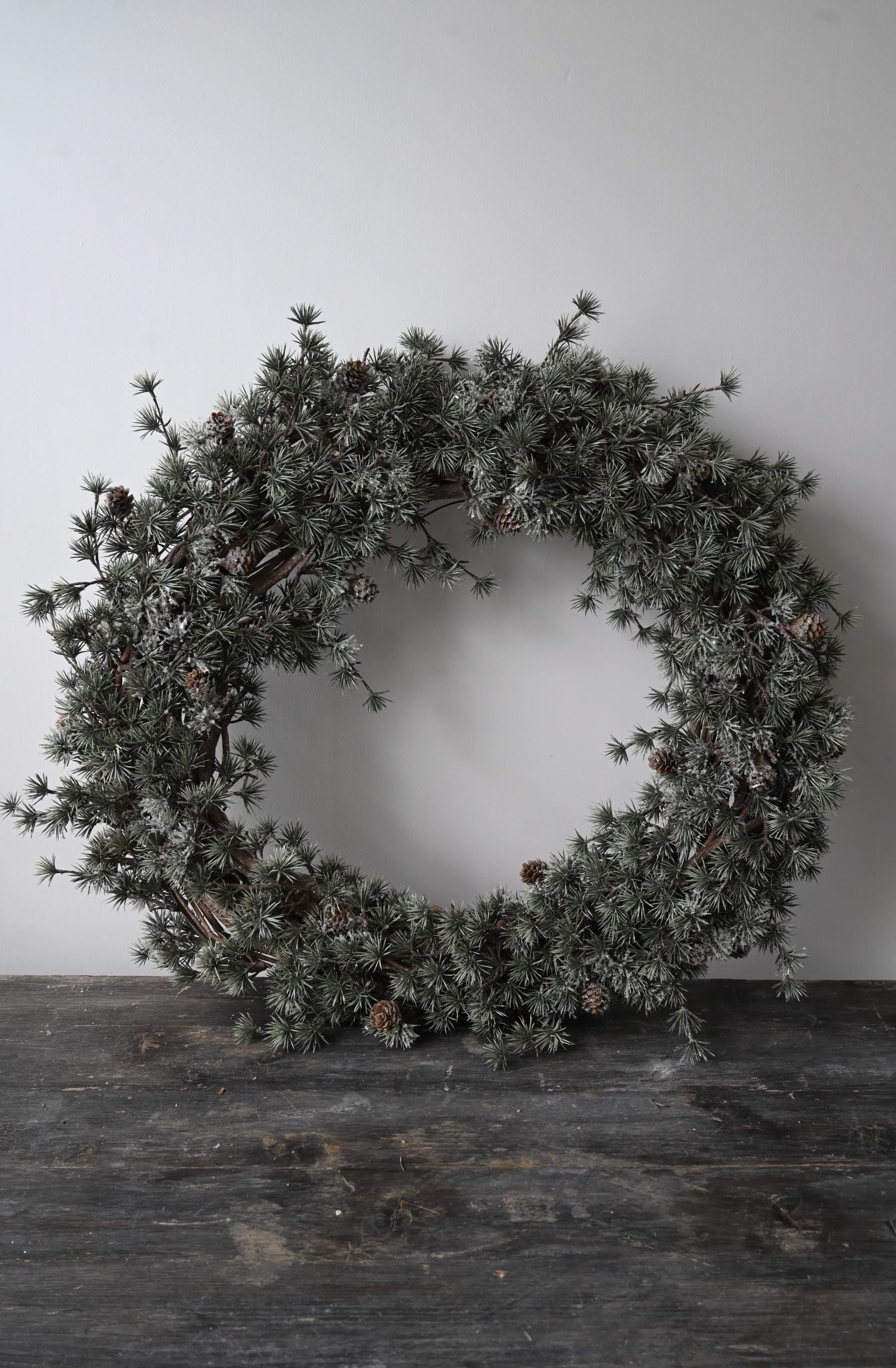 Couronne de pommes de pin légères