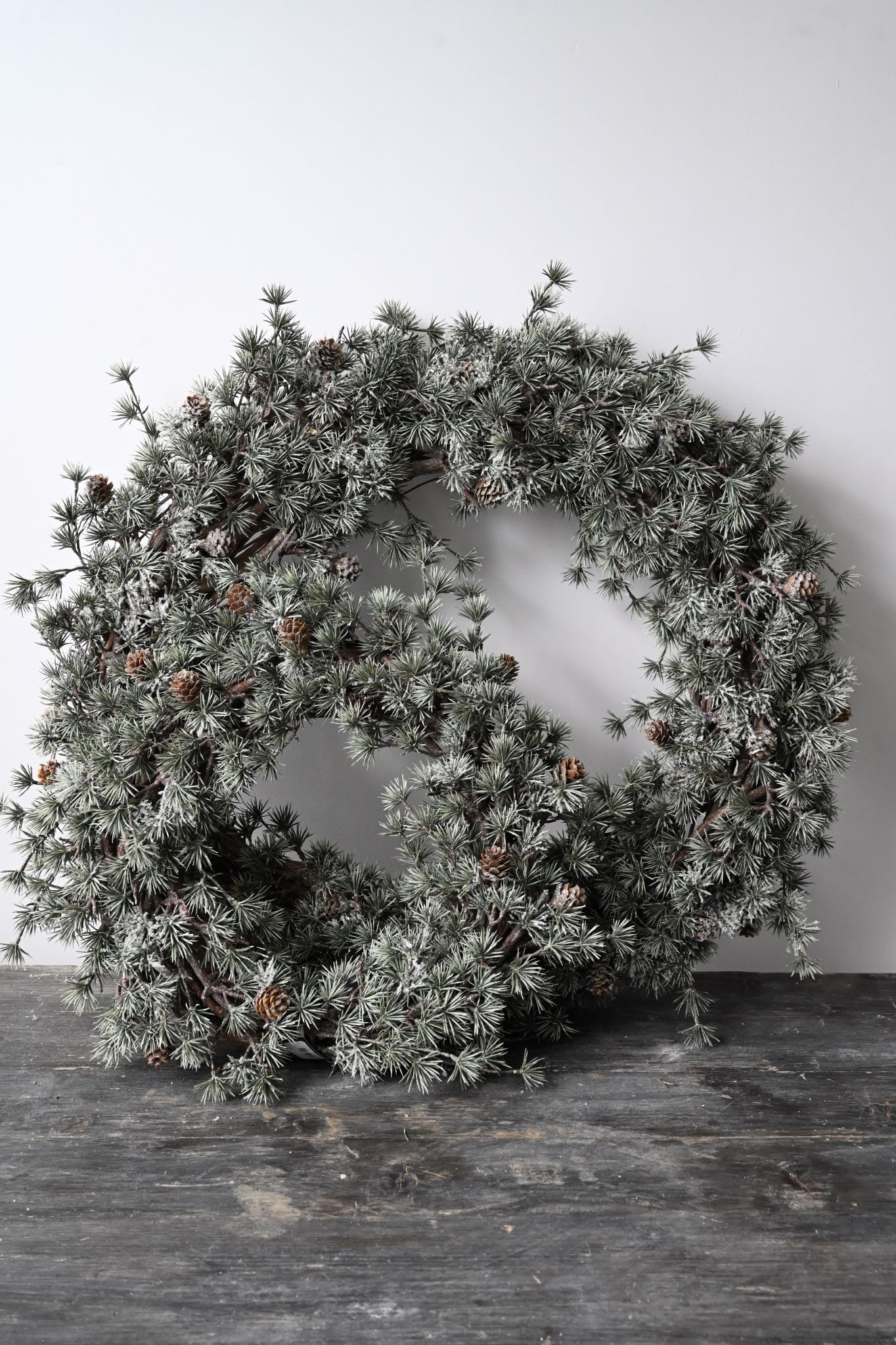 Couronne de pommes de pin légères