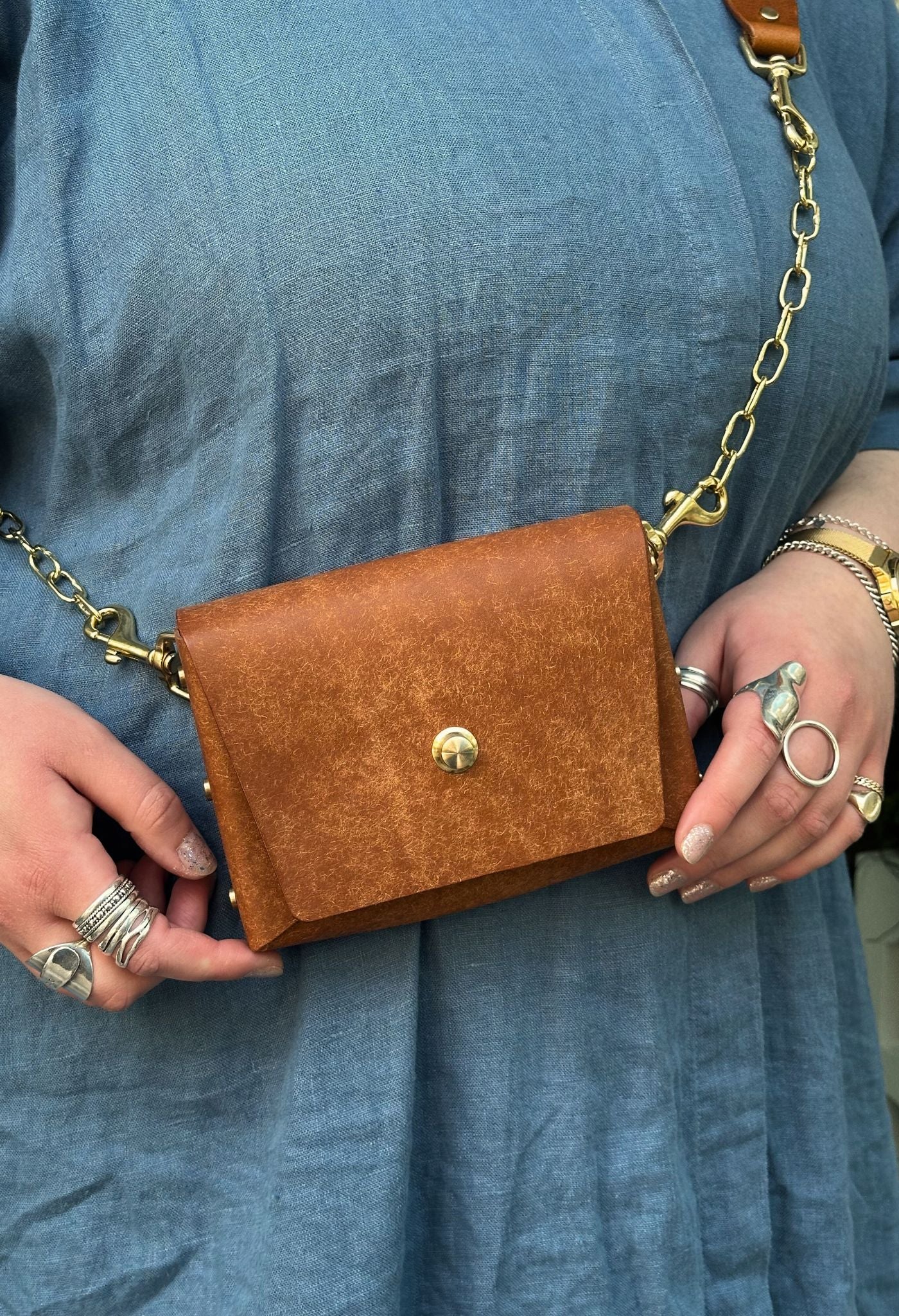 Roxi Schulter-/Gürteltaschen aus Leder mit Kettengliedern