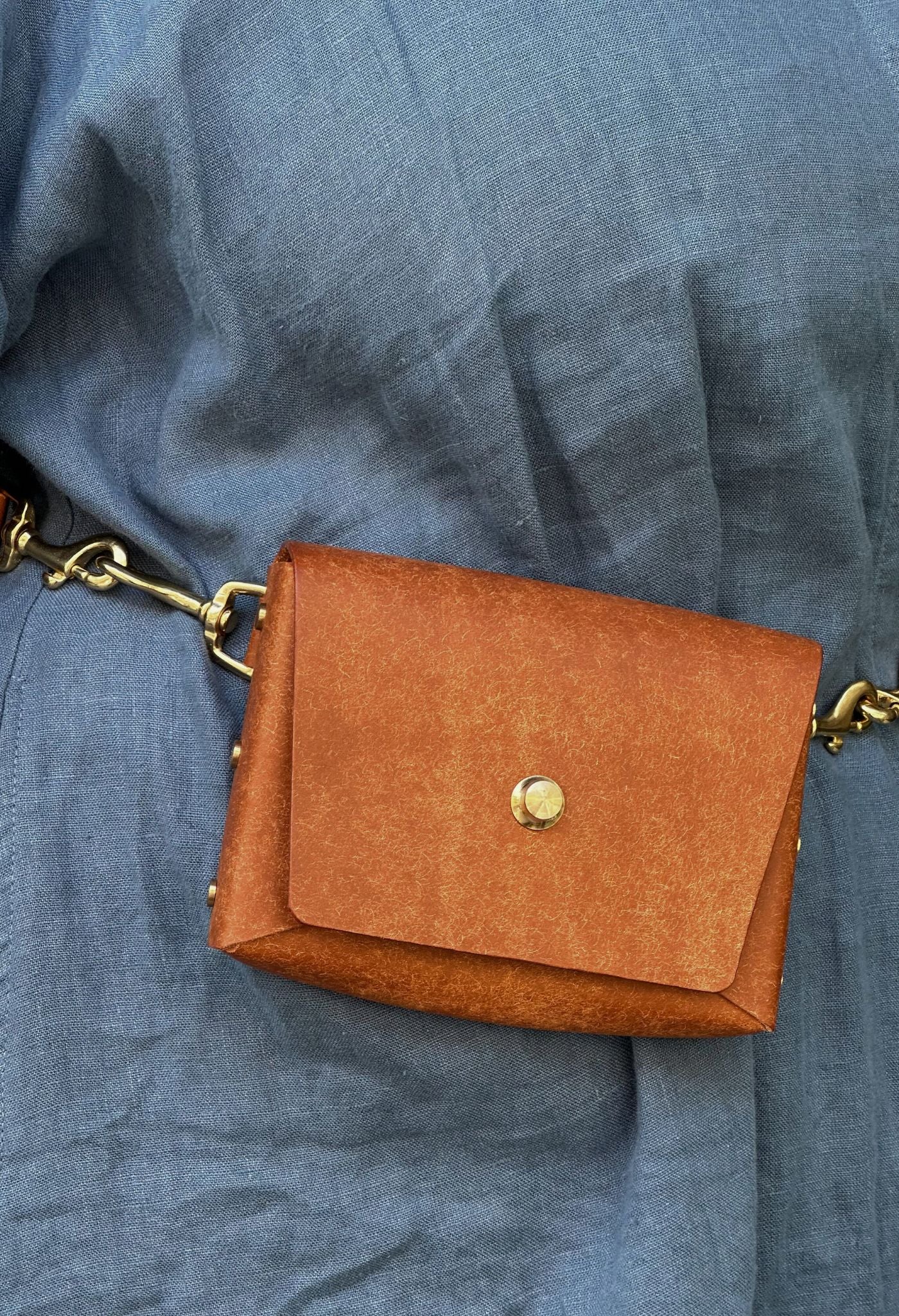 Roxi Schulter-/Gürteltaschen aus Leder mit Kettengliedern