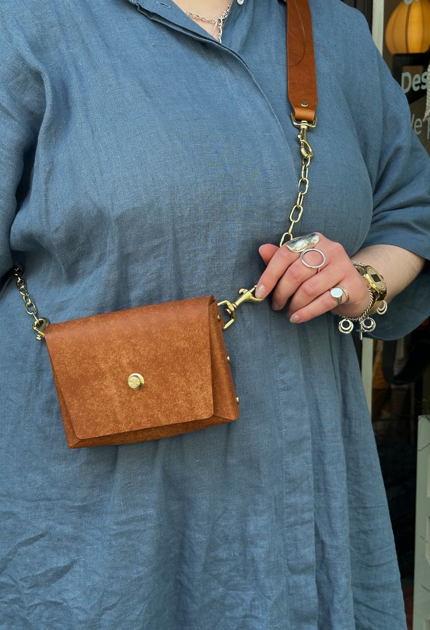 Roxi Schulter-/Gürteltaschen aus Leder mit Kettengliedern