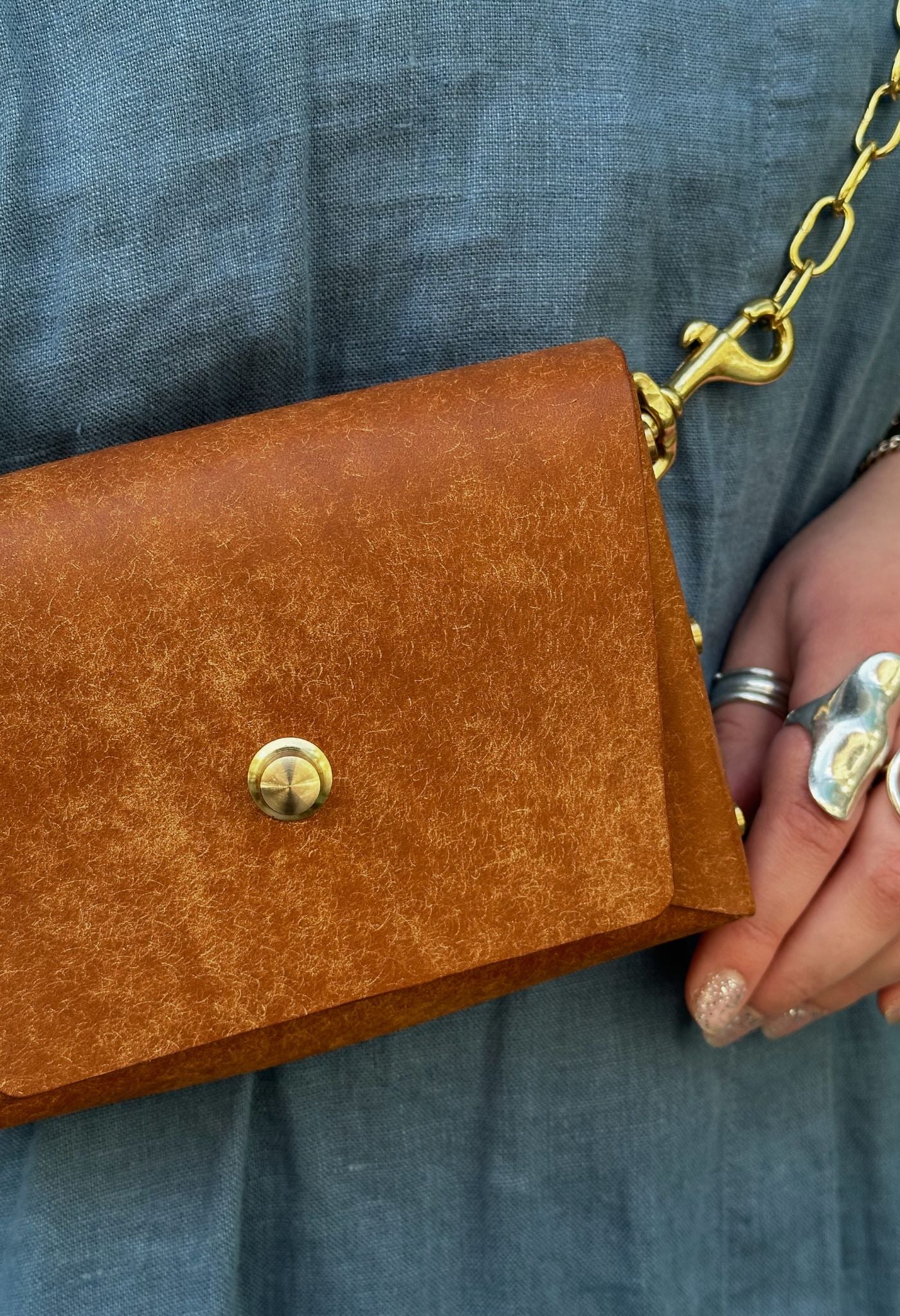 Roxi Schulter-/Gürteltaschen aus Leder mit Kettengliedern