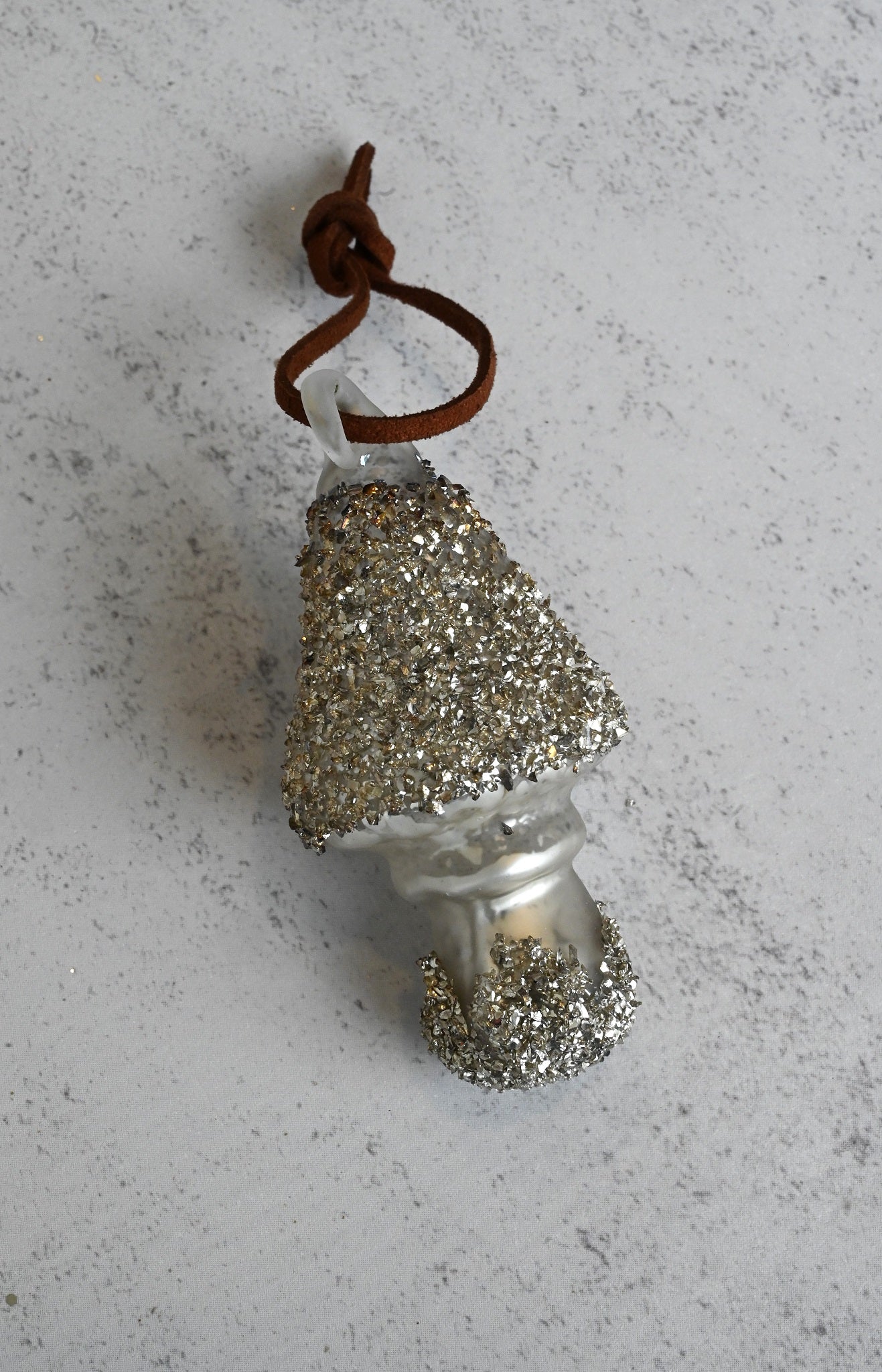 Glitzernde silberne Glaspilze
