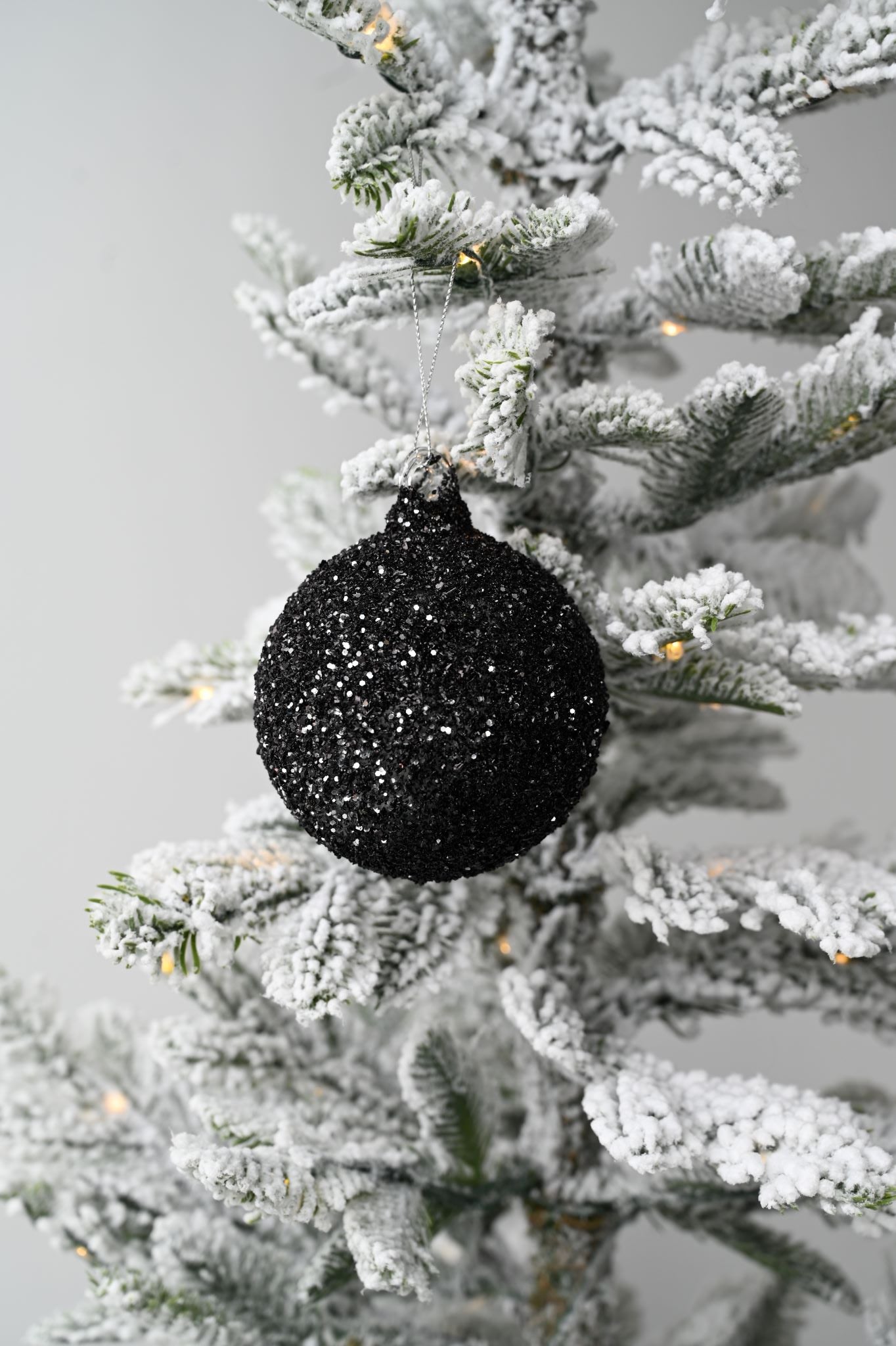 Schwarze Glitzerkugel