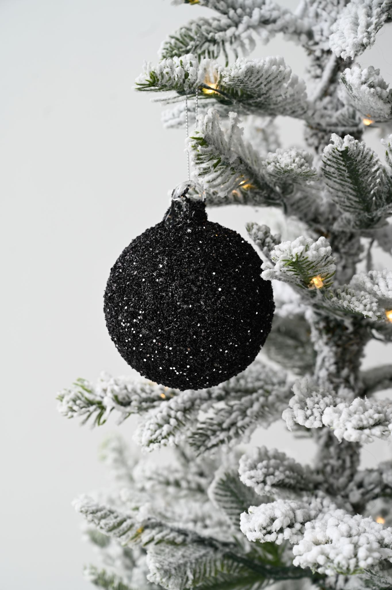 Schwarze Glitzerkugel