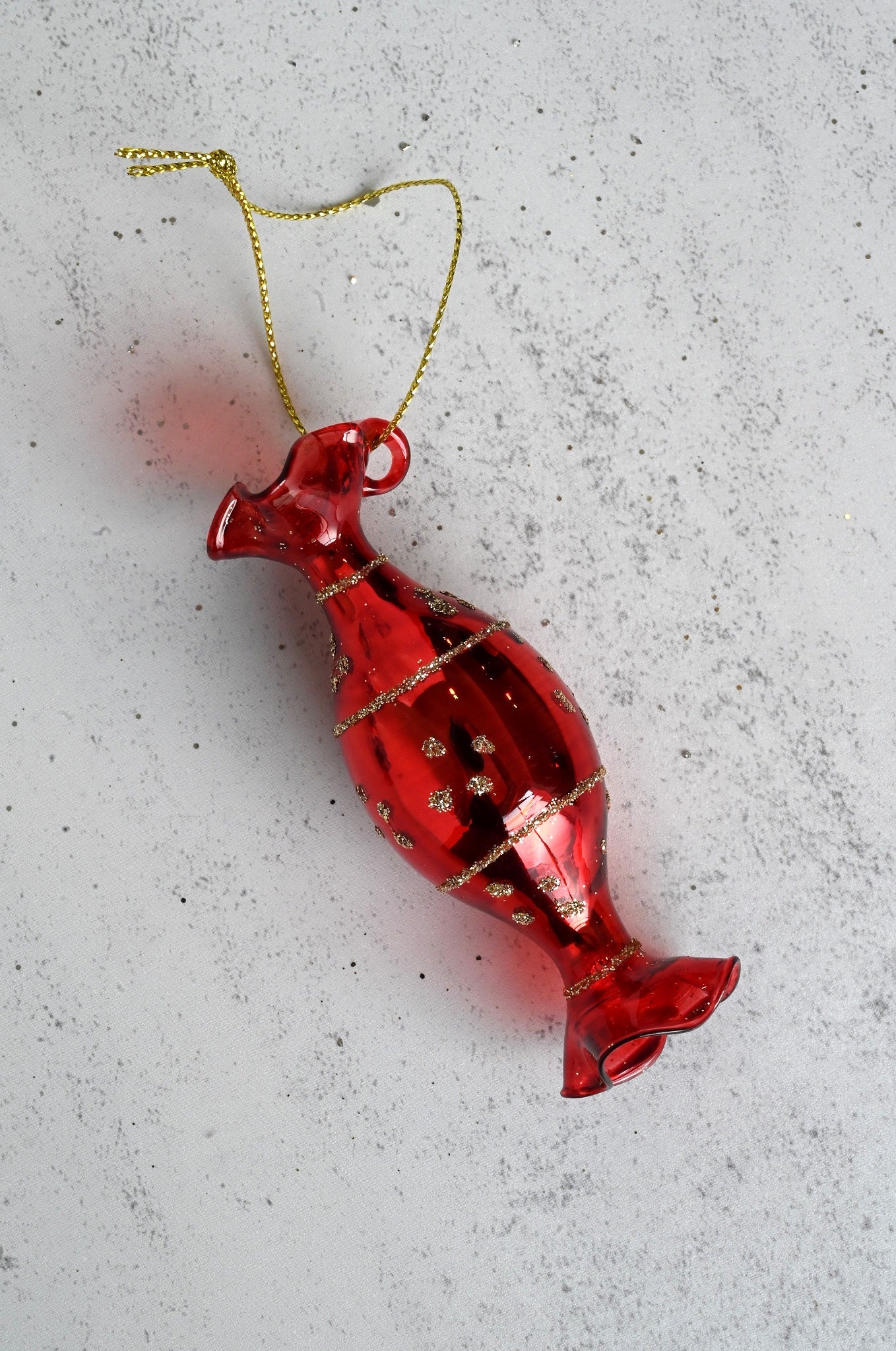 Süßigkeiten-Dekoration aus Glas mit Punkten in Rot und Gold