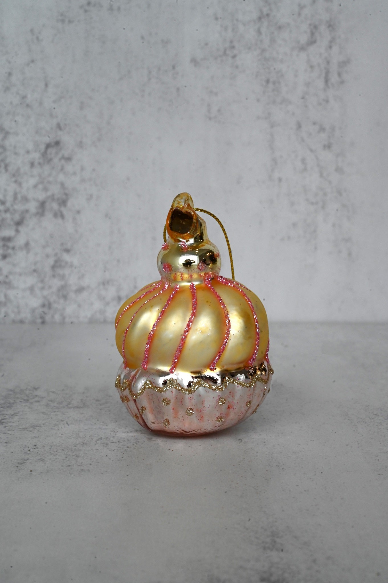 Cupcake-Form aus Glas mit Wirbel und Punkten