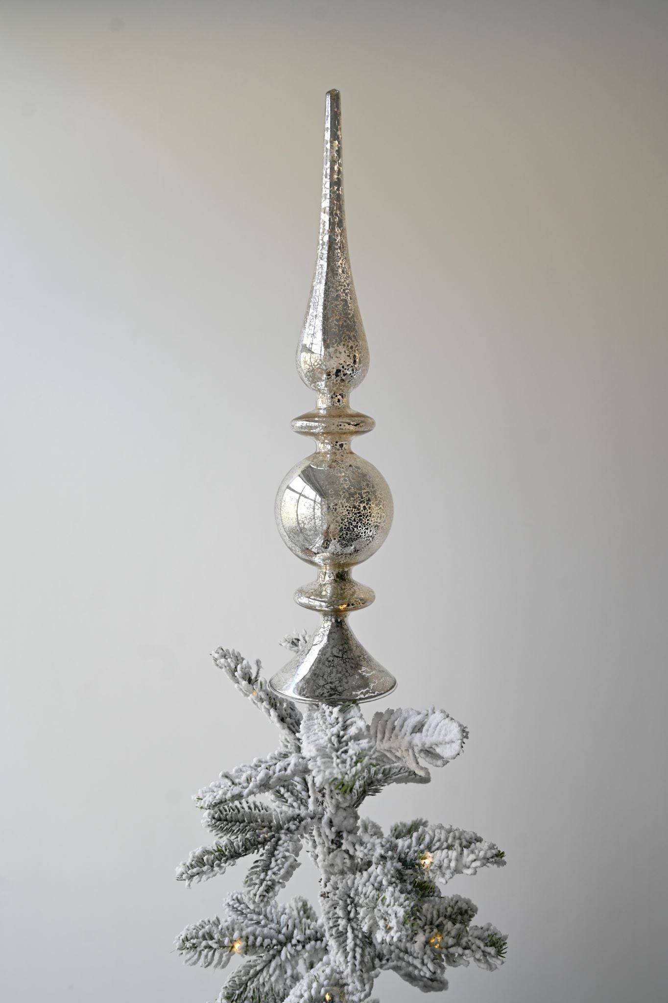 Riesige silberne Christbaumspitze