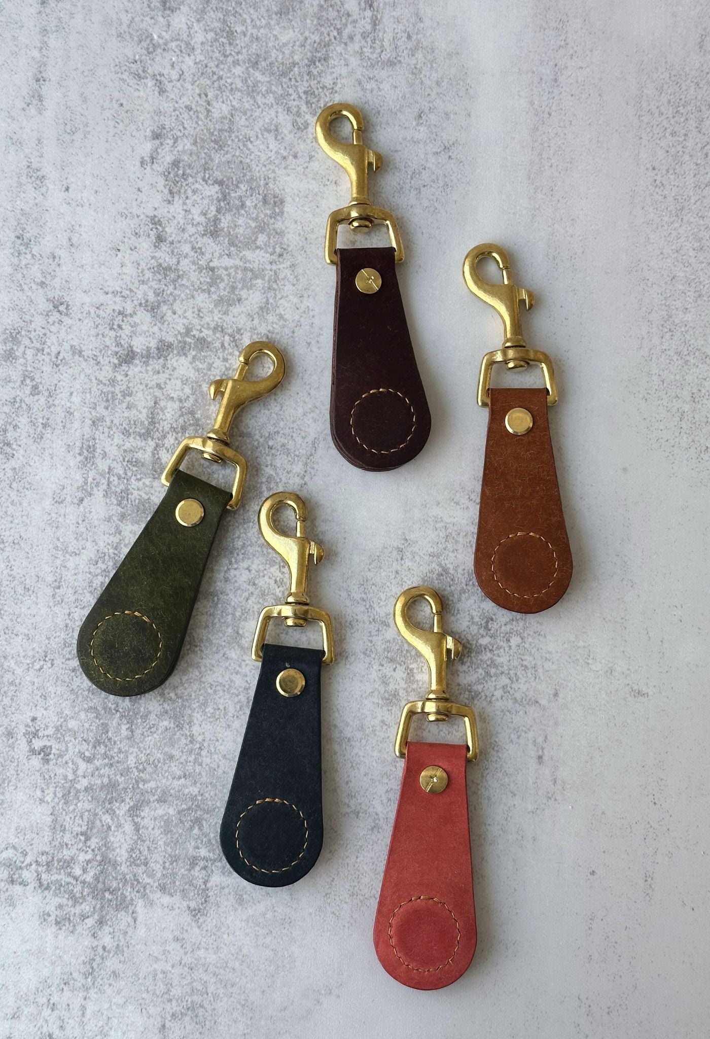 Porte-chapeaux magnétiques en cuir