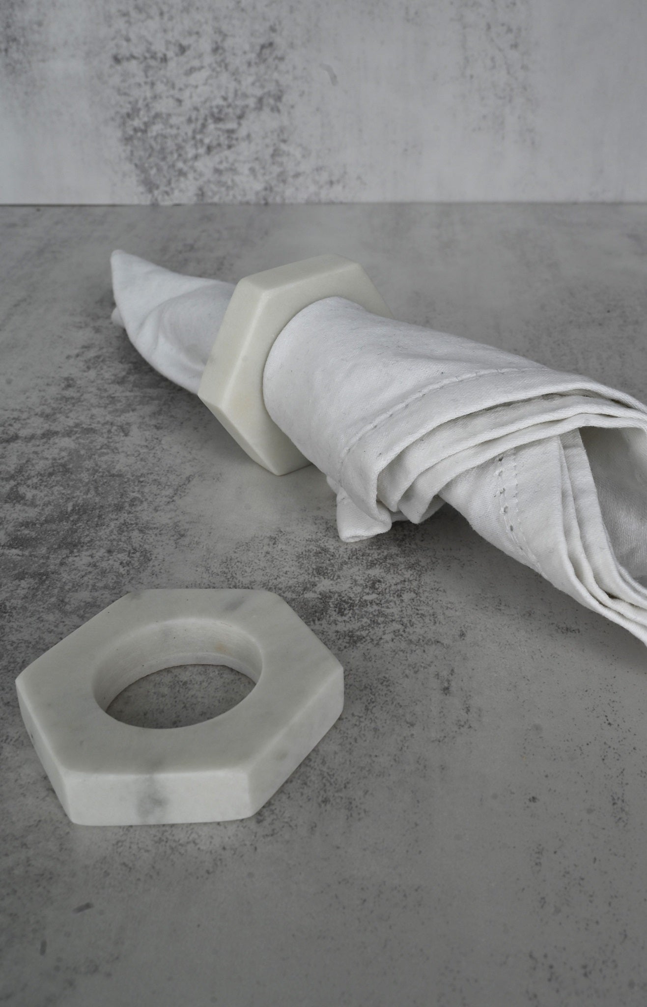 Rond de serviette hexagonal en marbre blanc