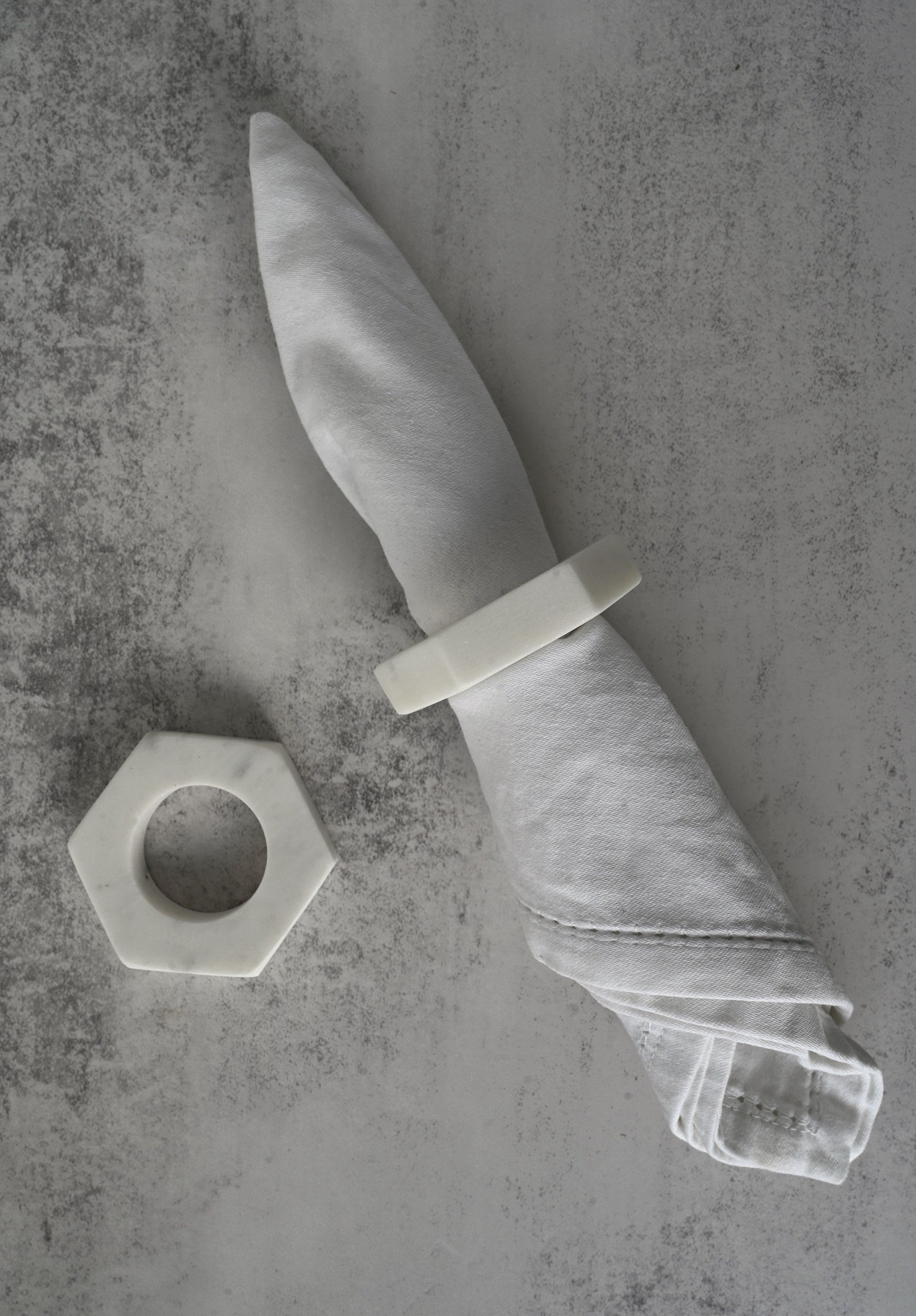 Rond de serviette hexagonal en marbre blanc